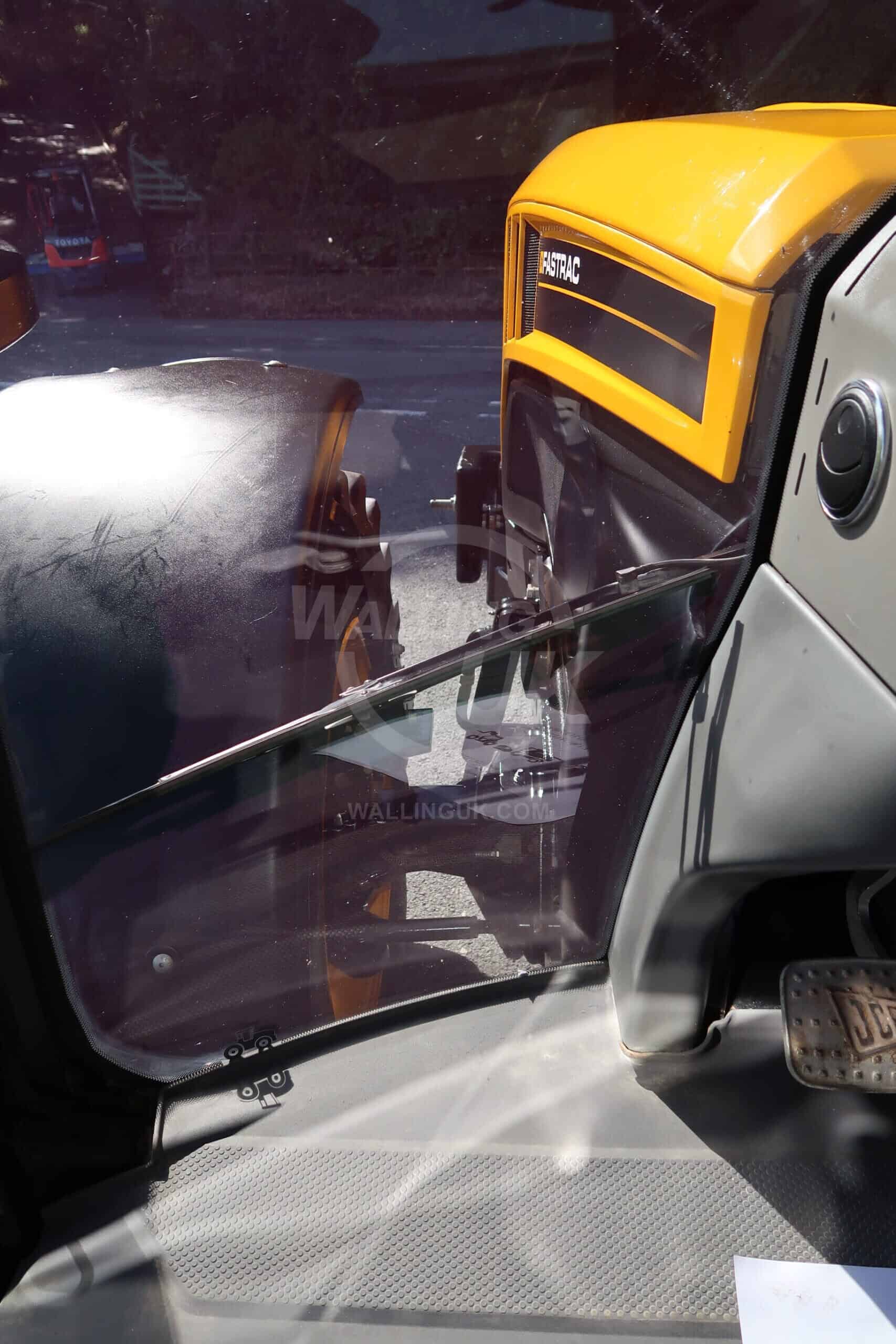 JCB FASTRAC 4220 - Image 12