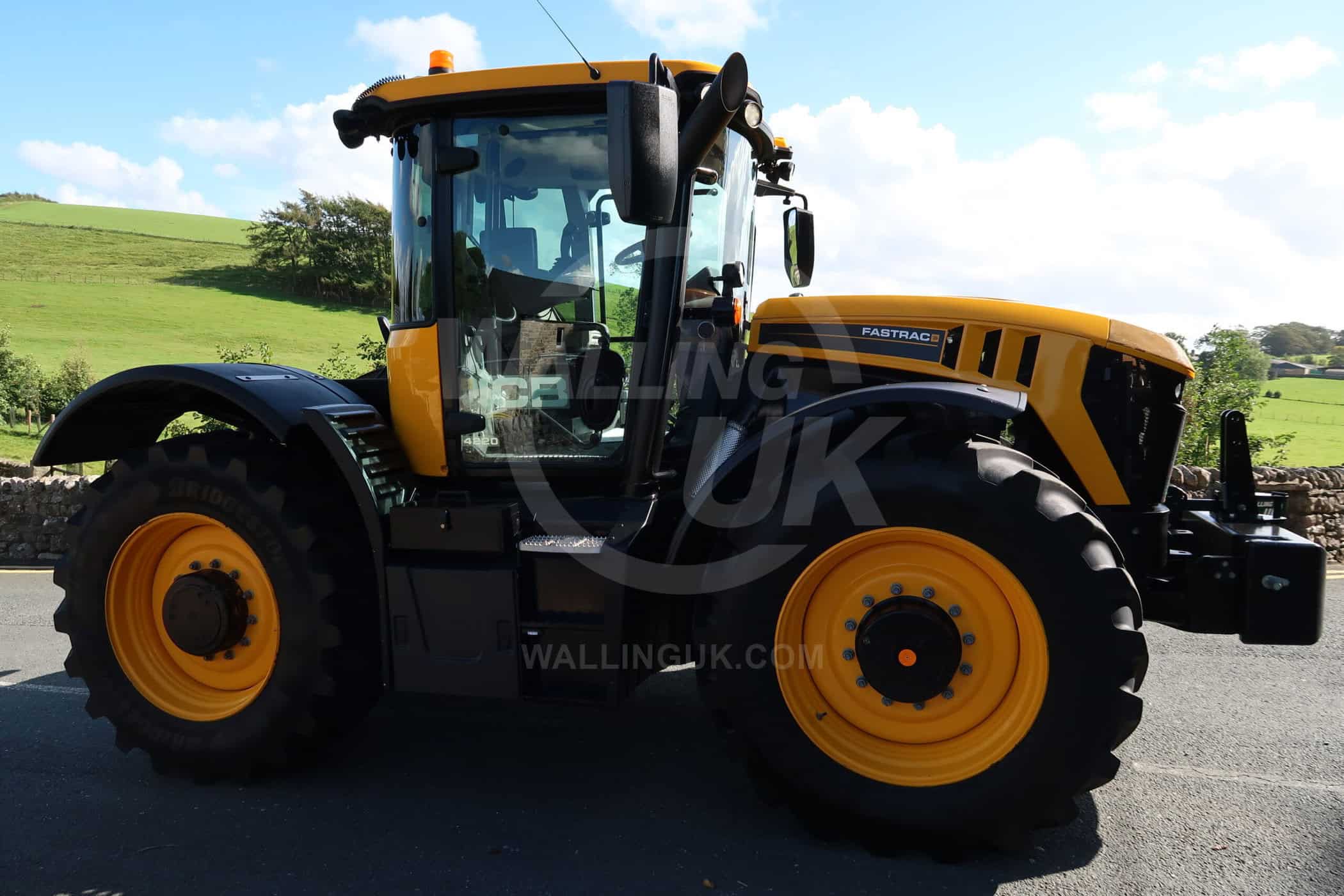 JCB FASTRAC 4220 - Image 2