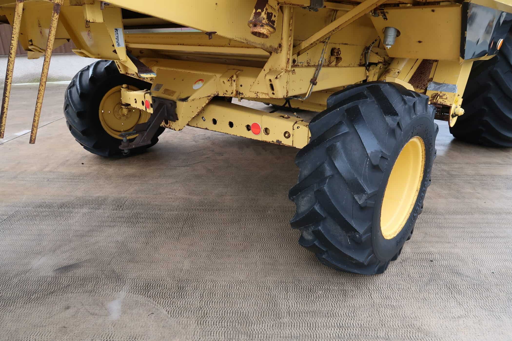 NEW HOLLAND TX 66 - Image 30