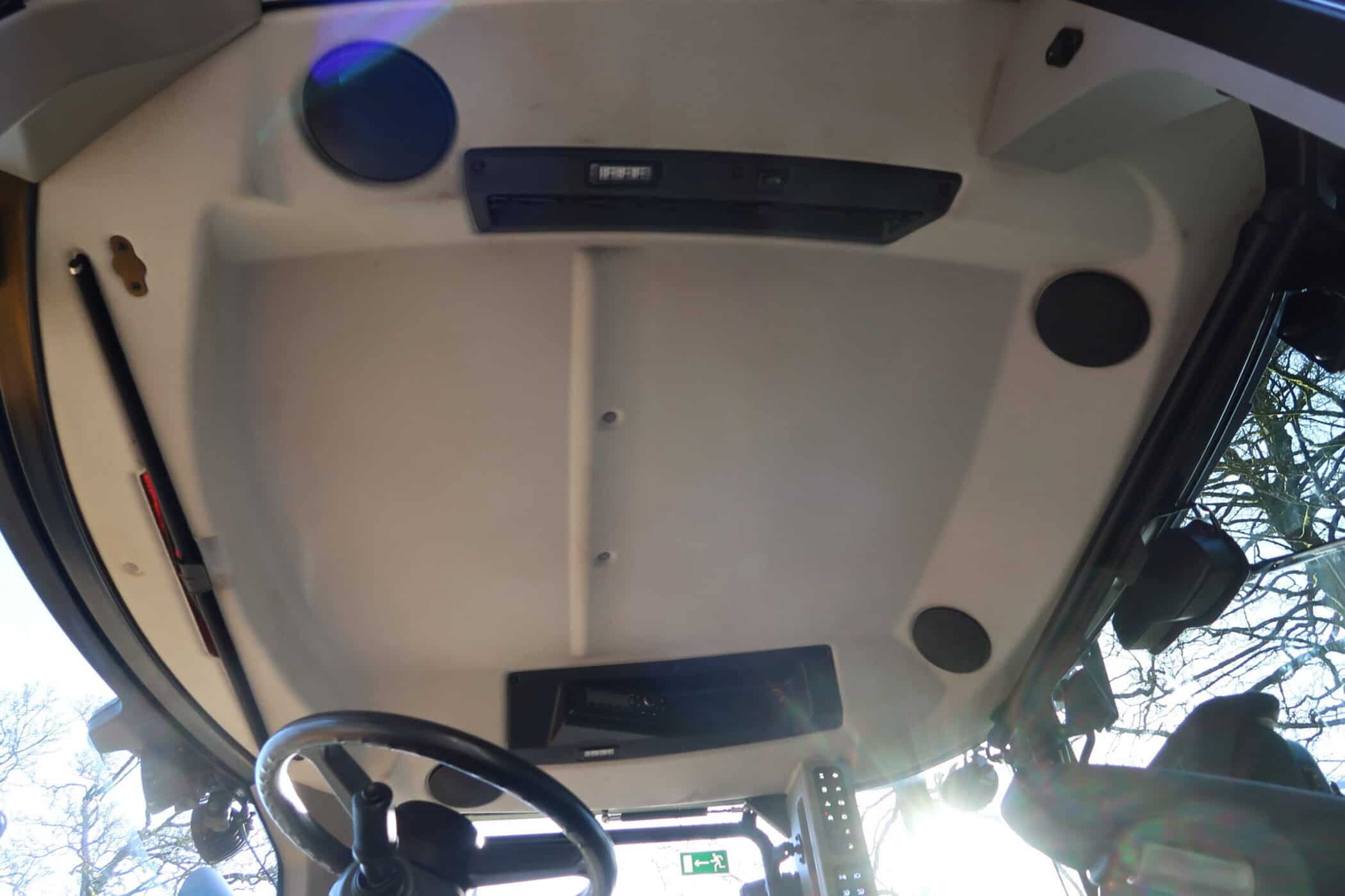 JCB FASTRAC 4220 ICON - Image 12