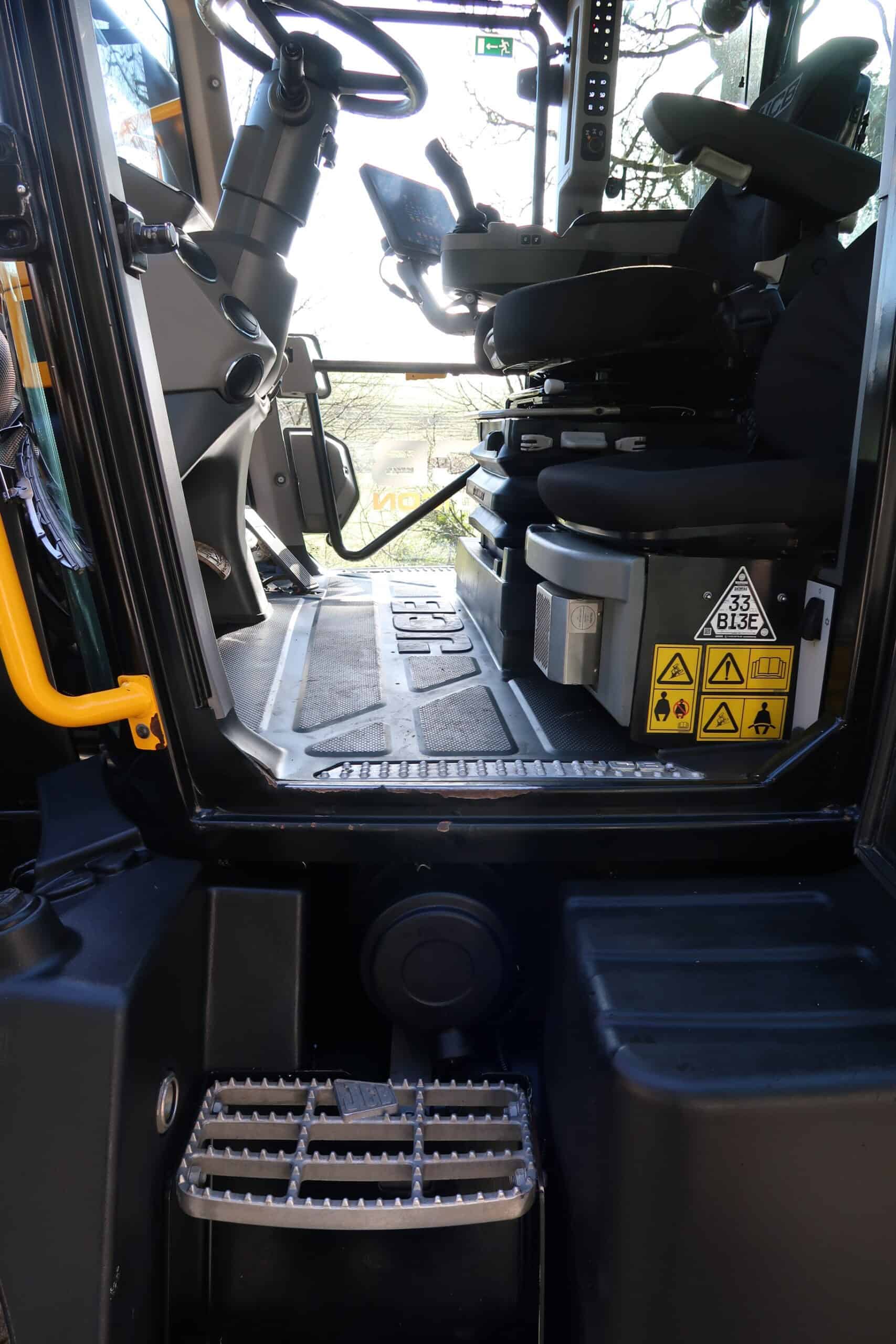 JCB FASTRAC 4220 ICON - Image 13