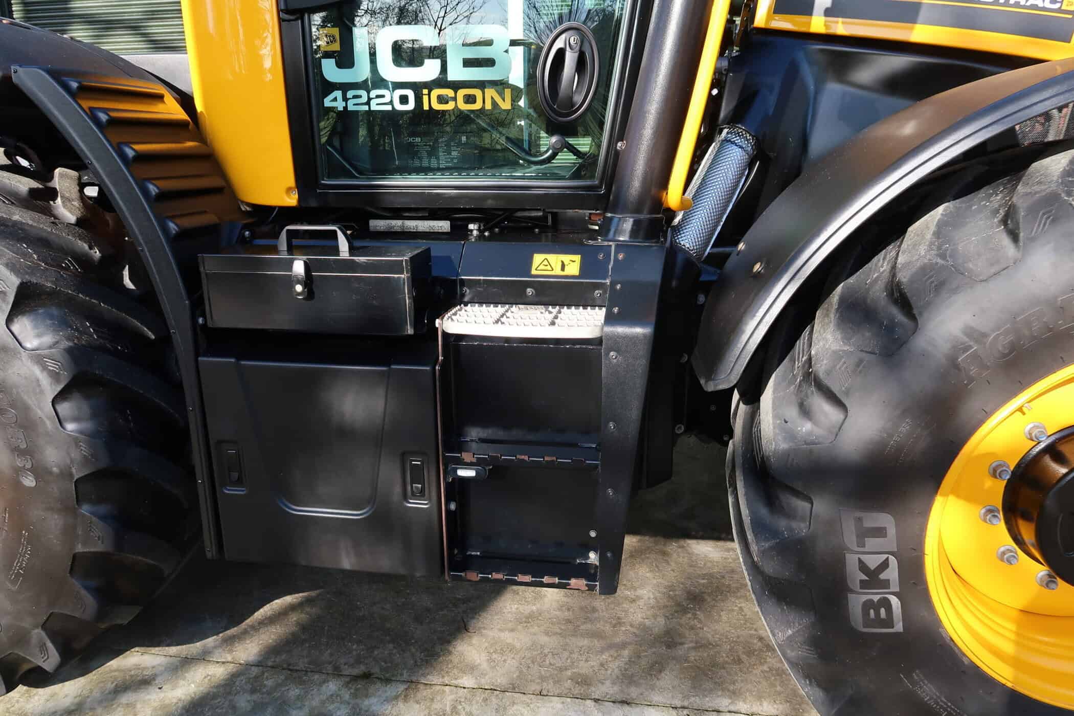 JCB FASTRAC 4220 ICON - Image 31
