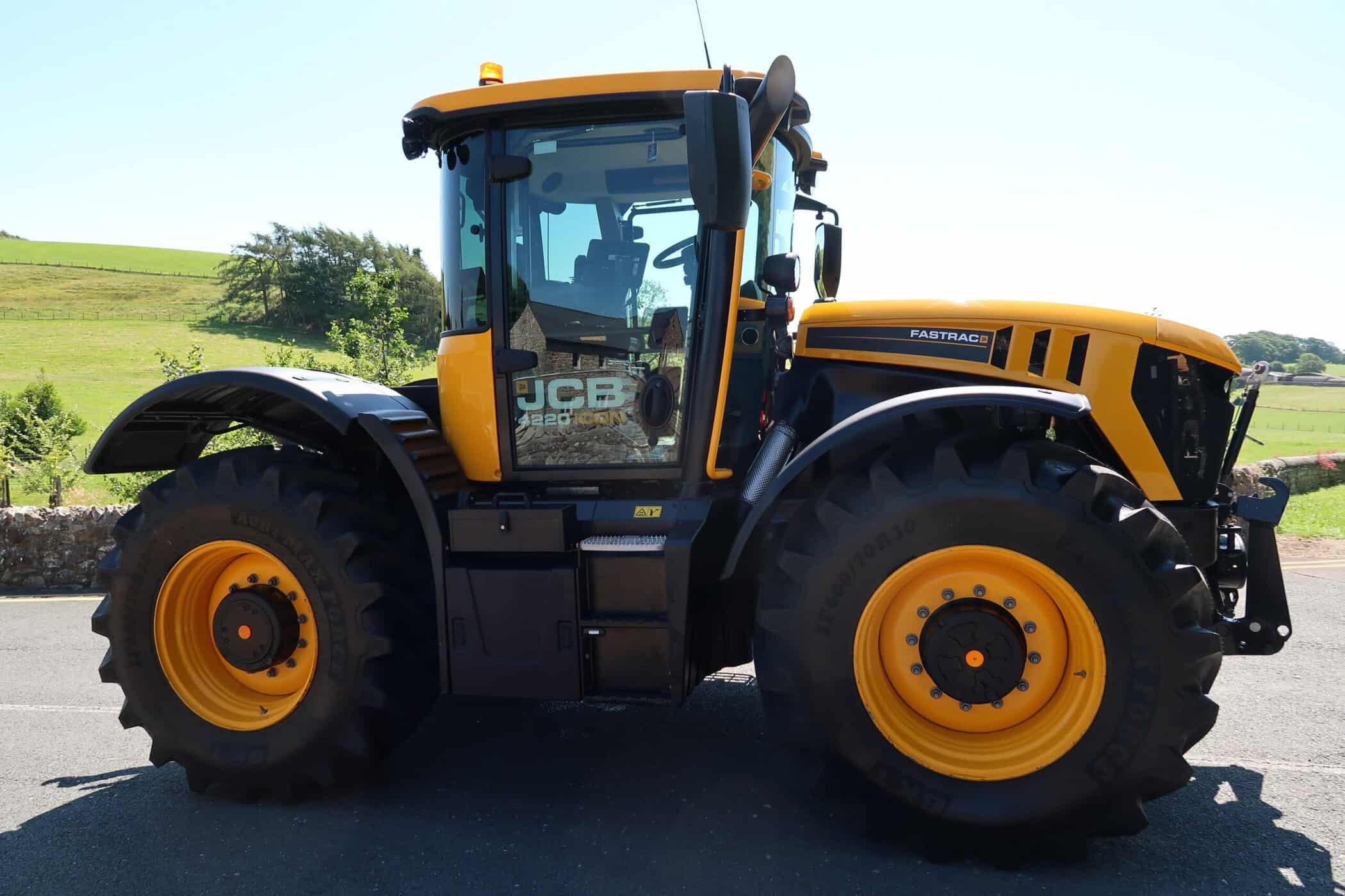 JCB FASTRAC 4220 ICON - Image 3