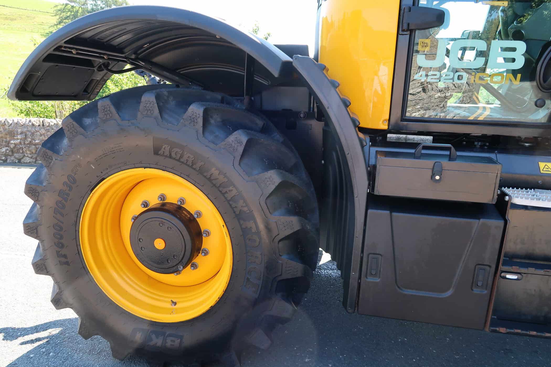 JCB FASTRAC 4220 ICON - Image 25
