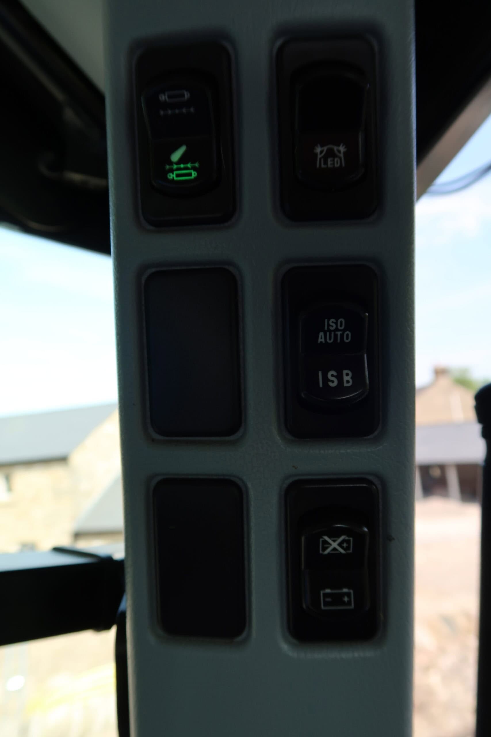 NEW HOLLAND T7.245 - Image 9