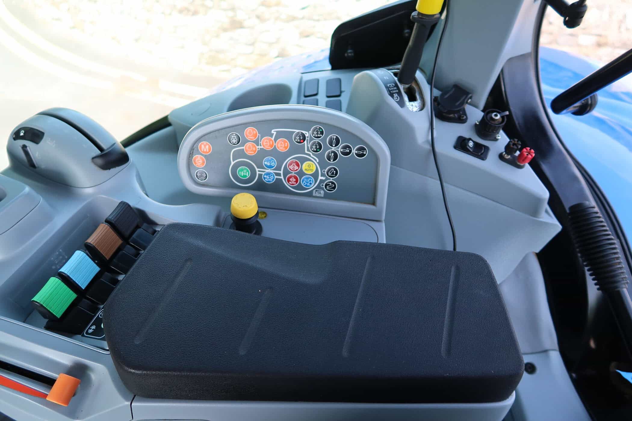 NEW HOLLAND T7.245 - Image 10