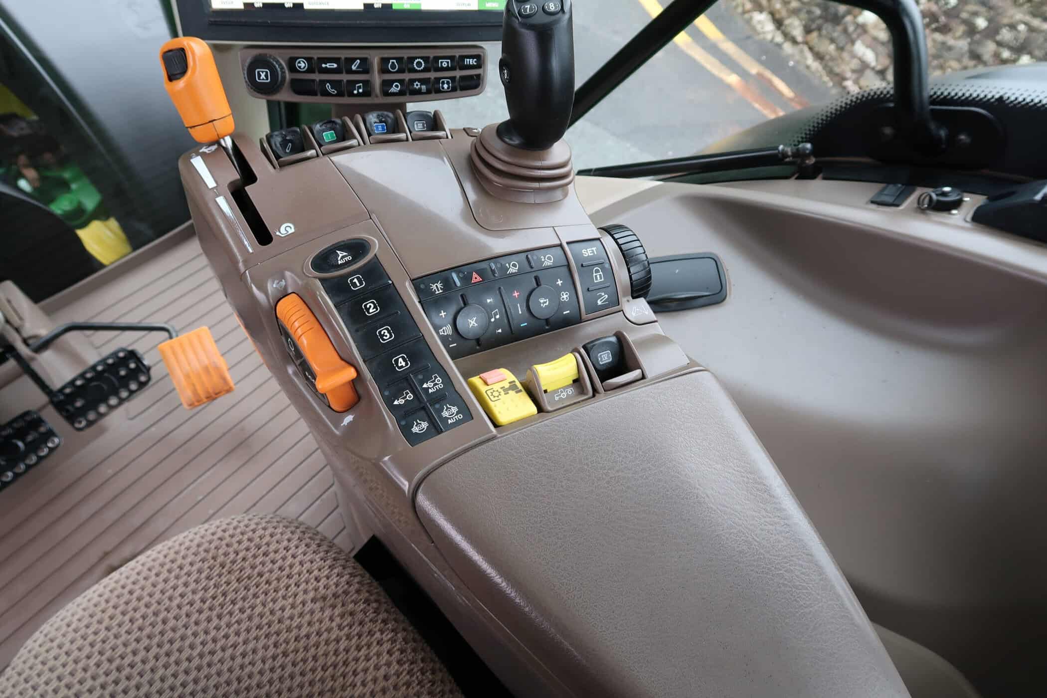 JOHN DEERE 6215R - Image 18