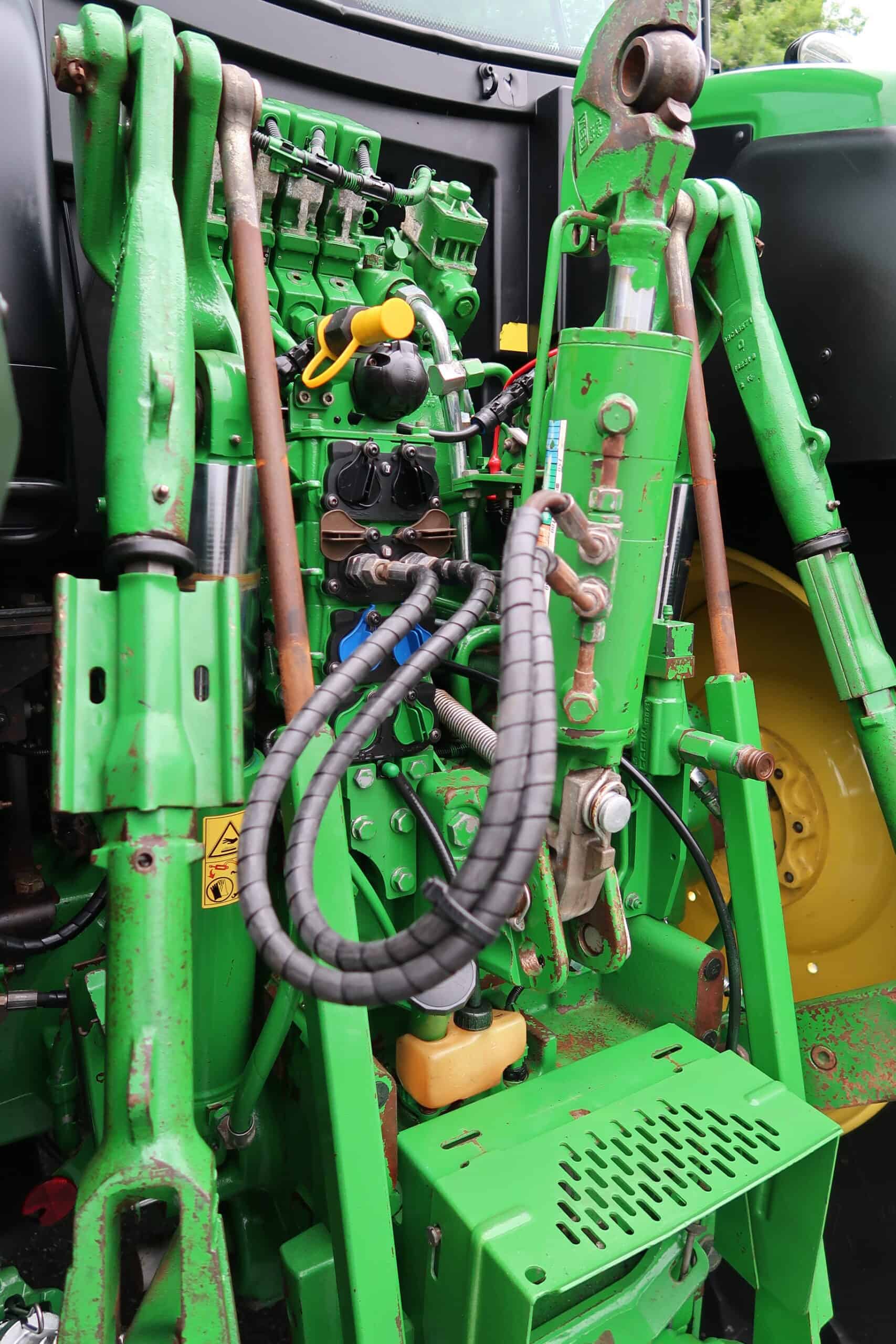 JOHN DEERE 6215R - Image 12