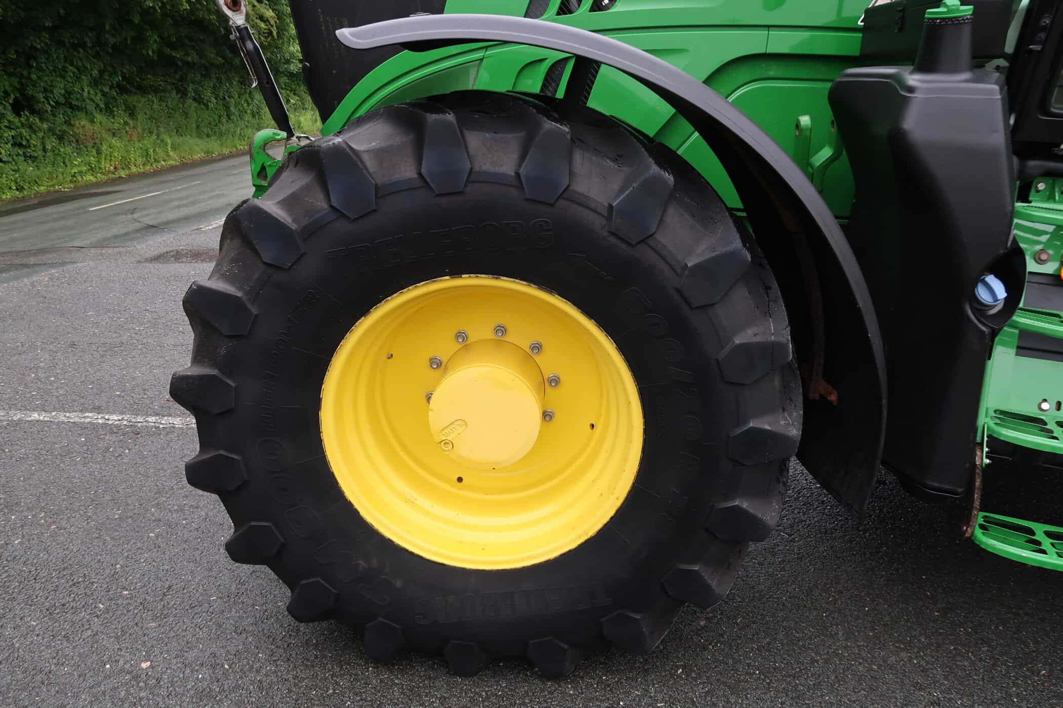 JOHN DEERE 6215R - Image 30