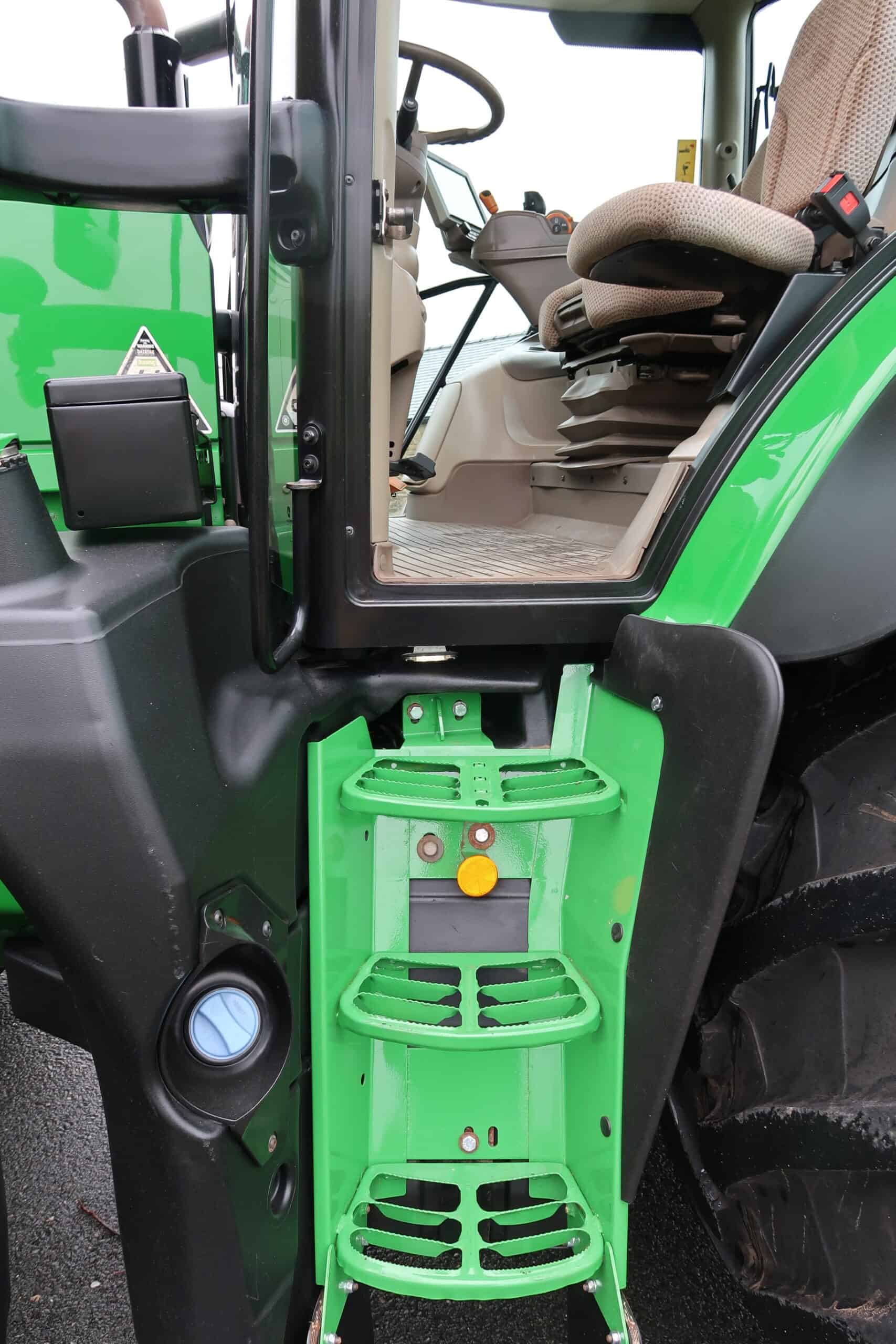 JOHN DEERE 6215R - Image 32