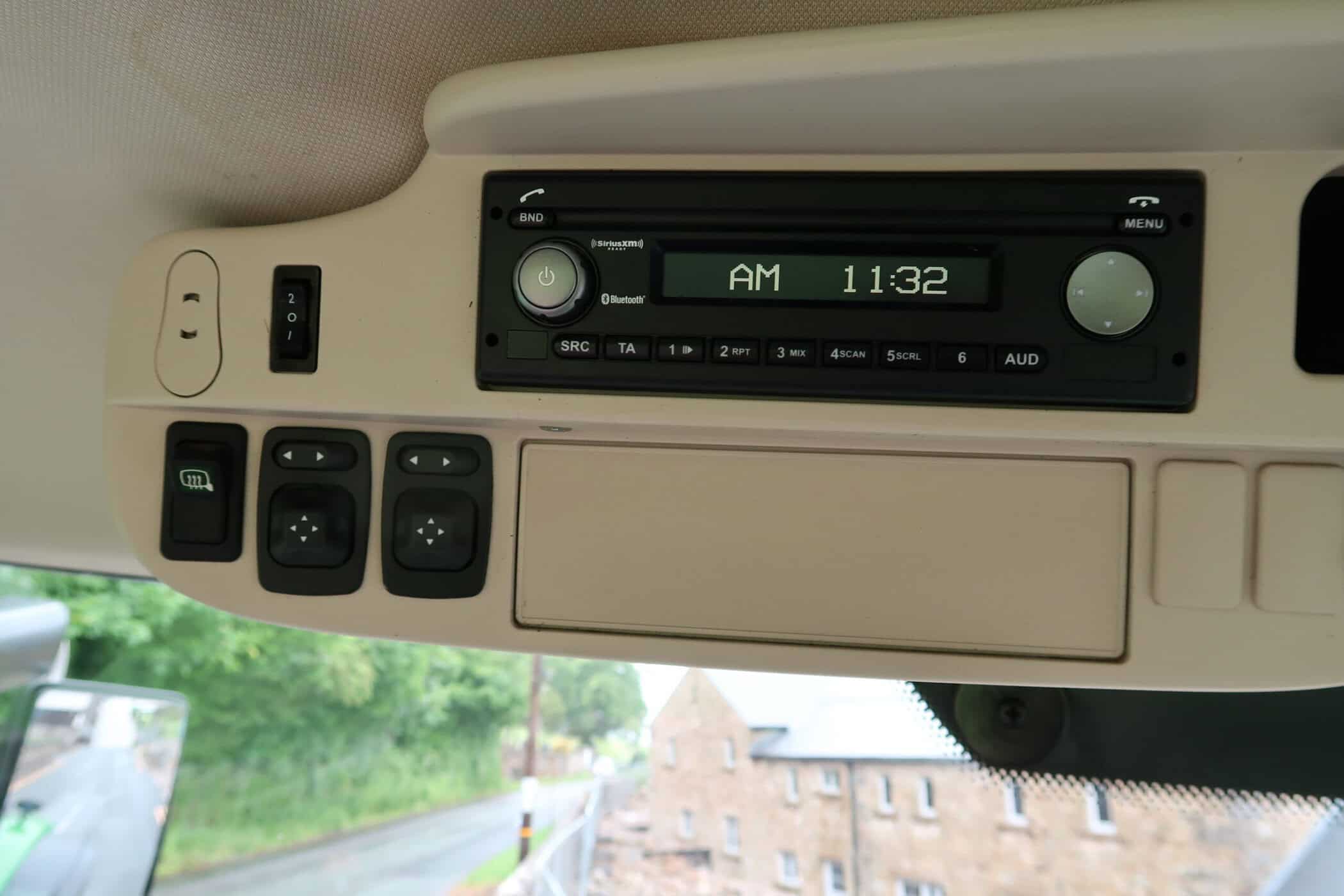 JOHN DEERE 6215R - Image 34