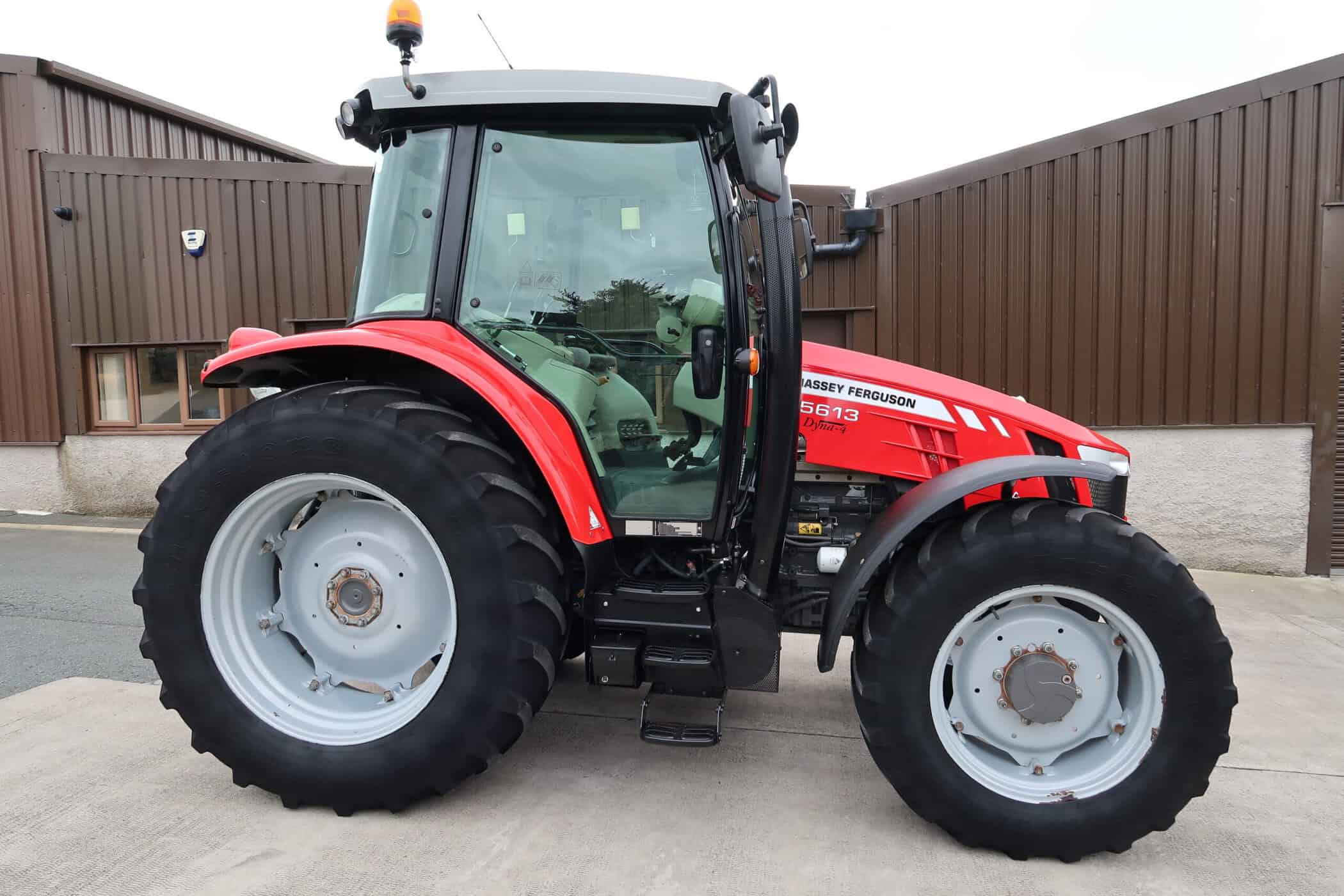 MASSEY FERGUSON 5613 - Image 4