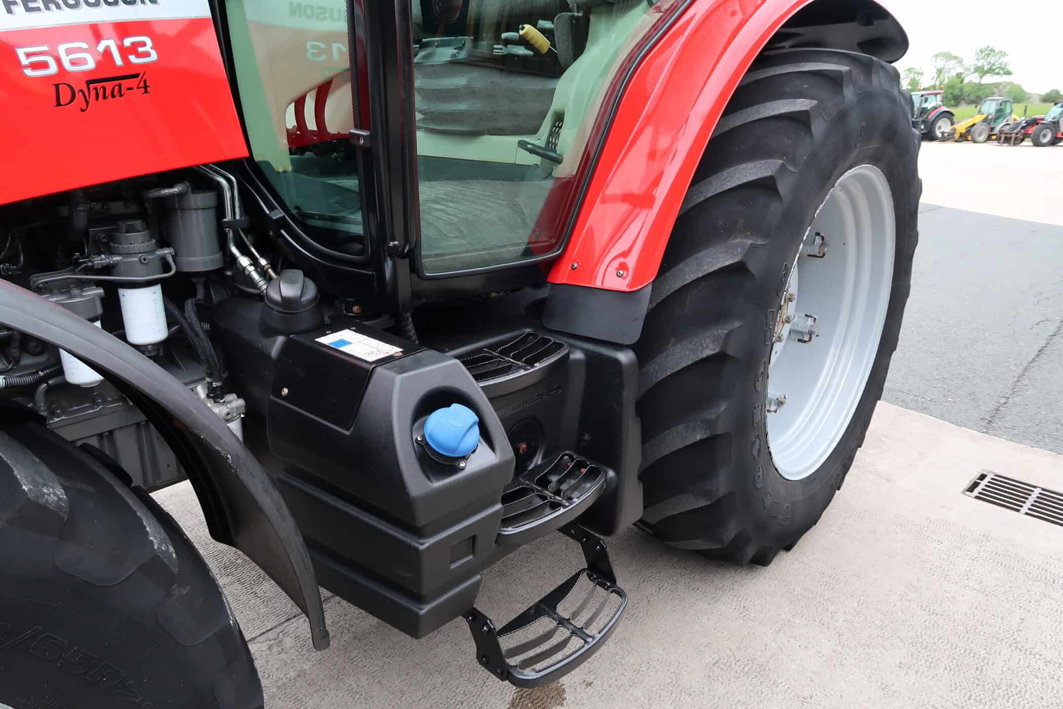 MASSEY FERGUSON 5613 - Image 20