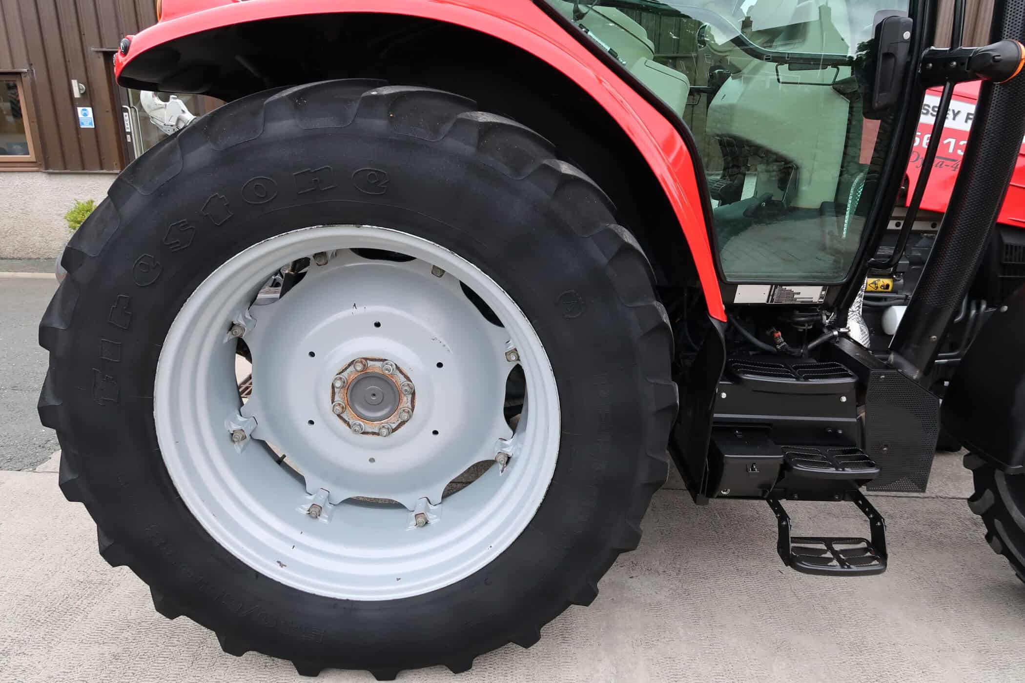 MASSEY FERGUSON 5613 - Image 25