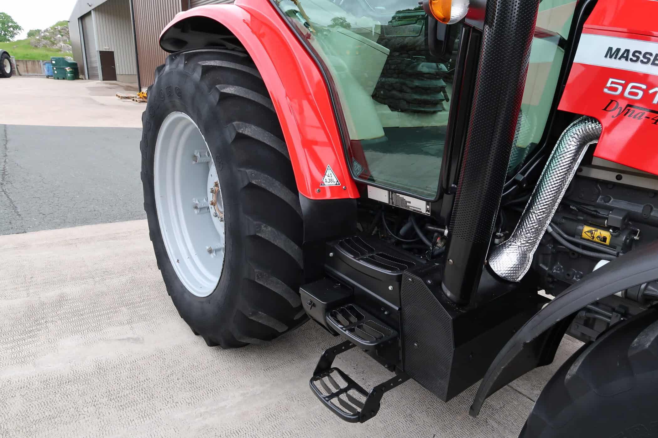 MASSEY FERGUSON 5613 - Image 26