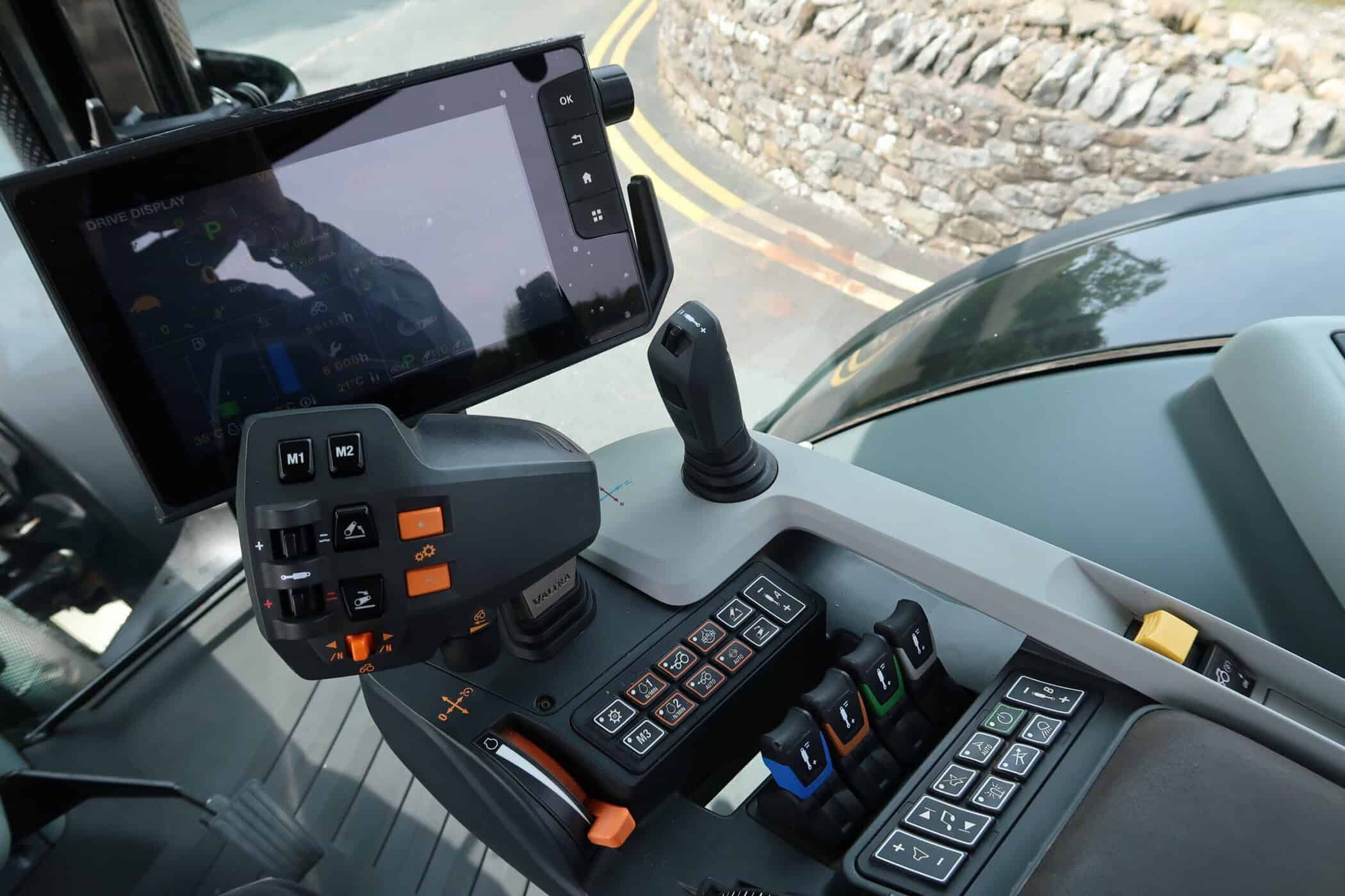 VALTRA S374 - Image 11