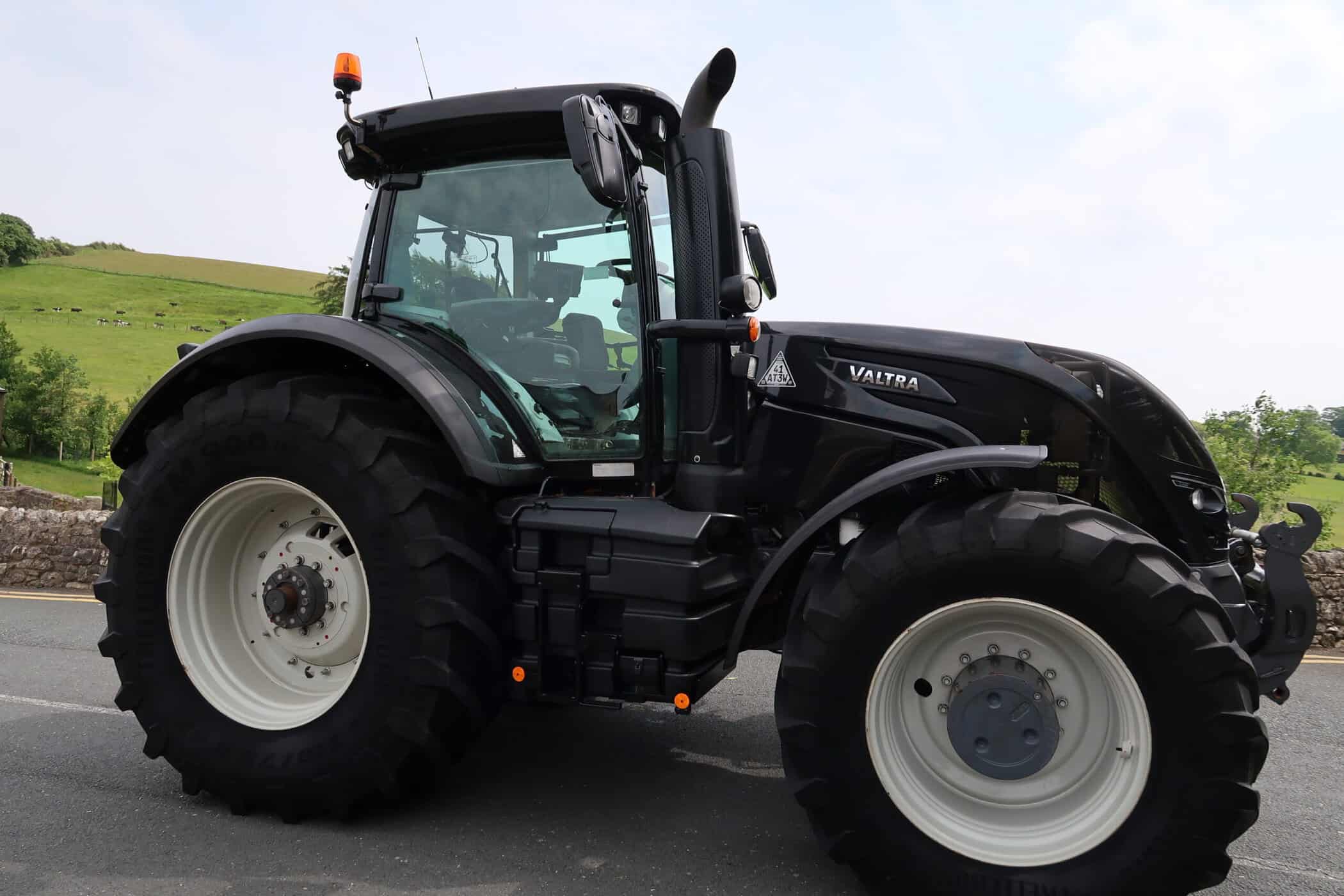 VALTRA S374 - Image 2