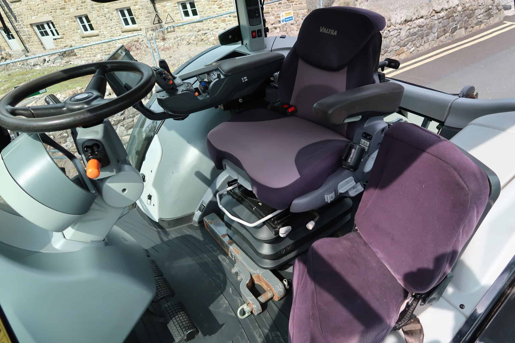 VALTRA S374 - Image 6