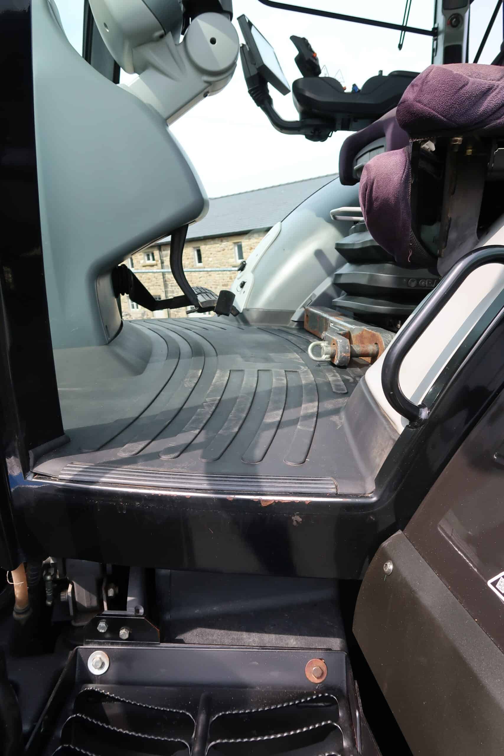 VALTRA S374 - Image 17