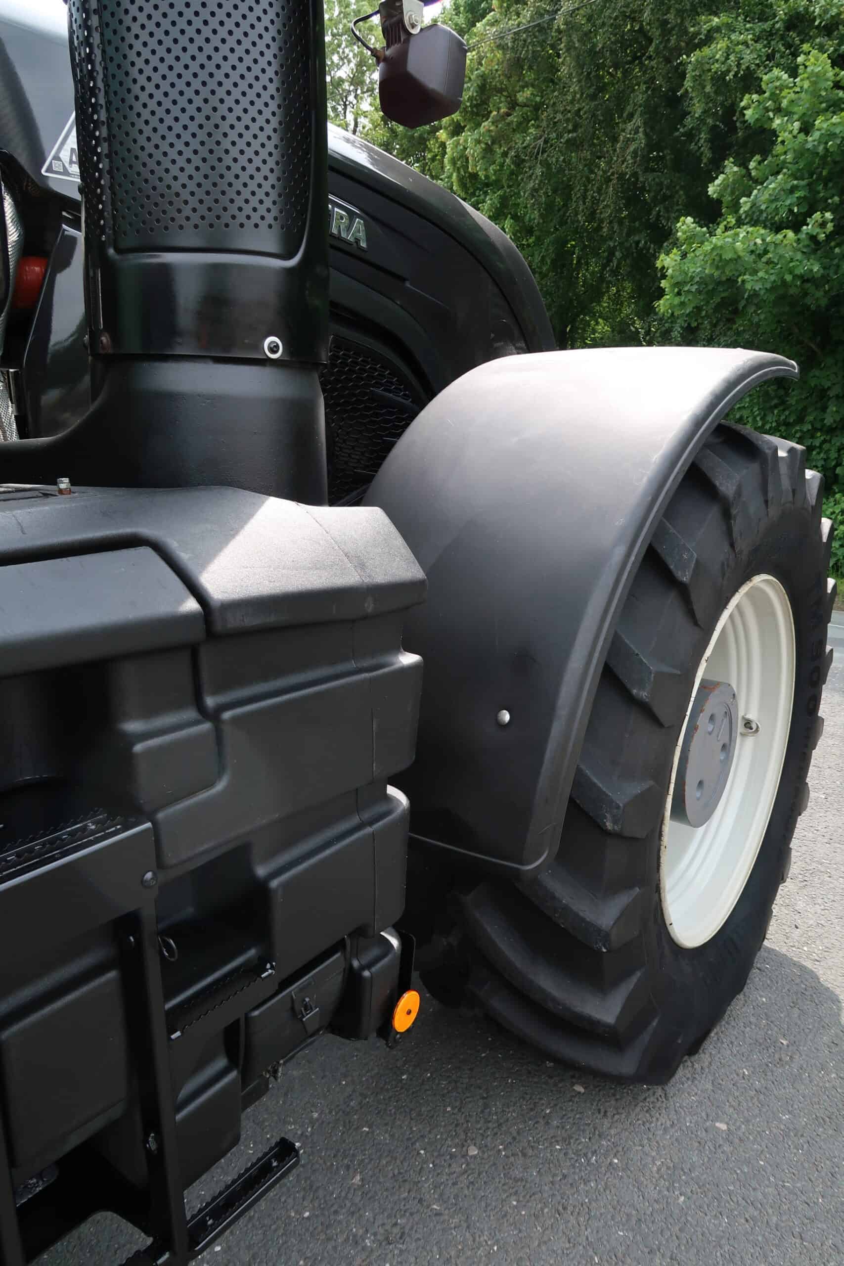 VALTRA S374 - Image 30