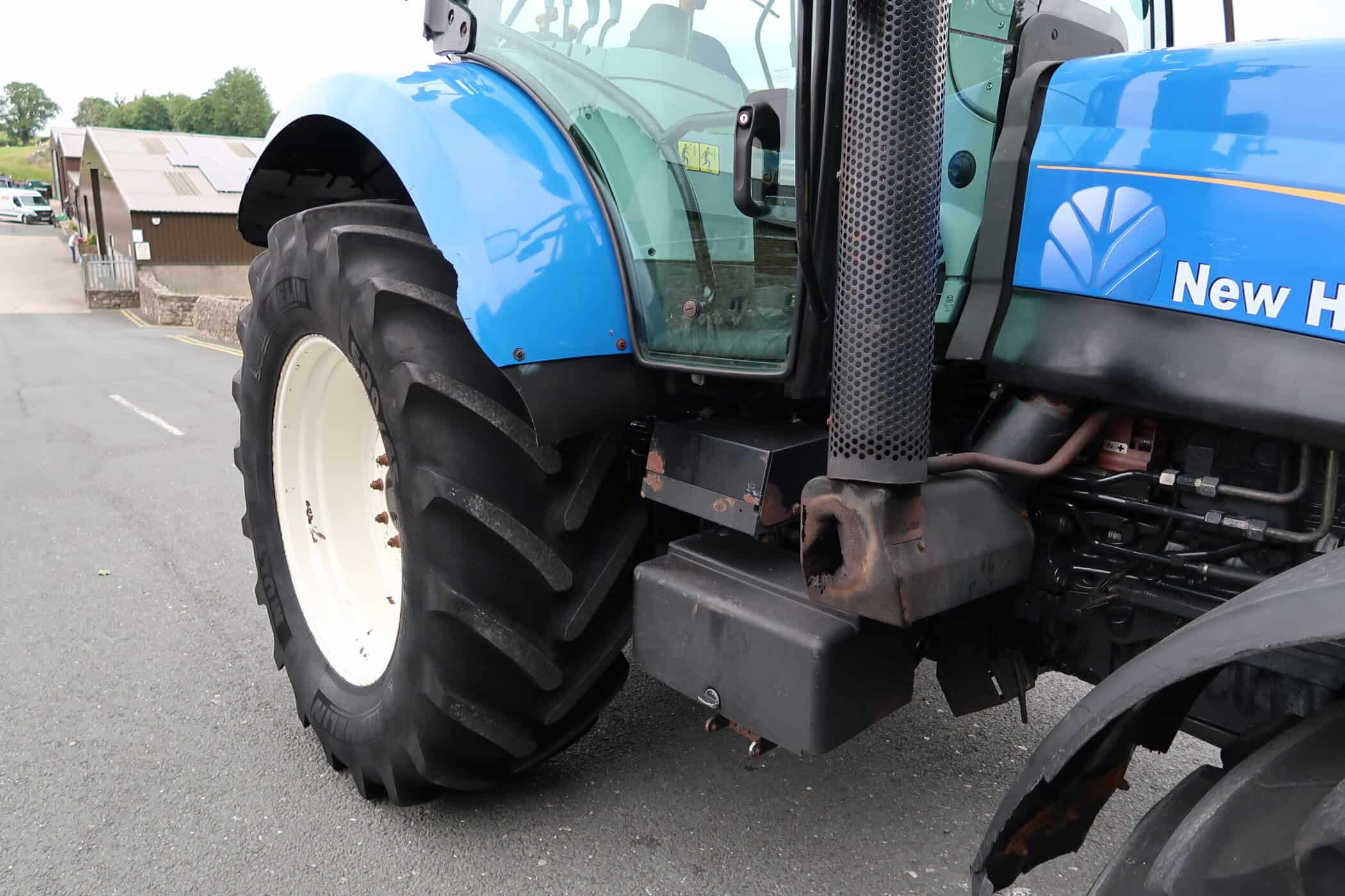 NEW HOLLAND T6050 - Image 9