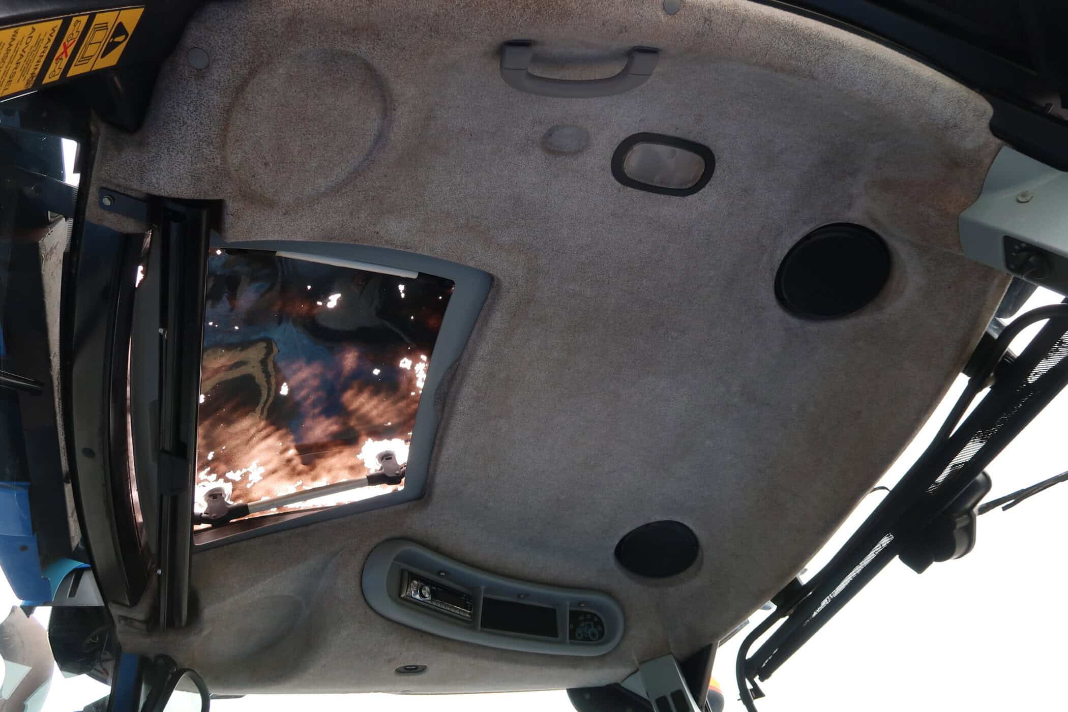NEW HOLLAND T6050 - Image 12