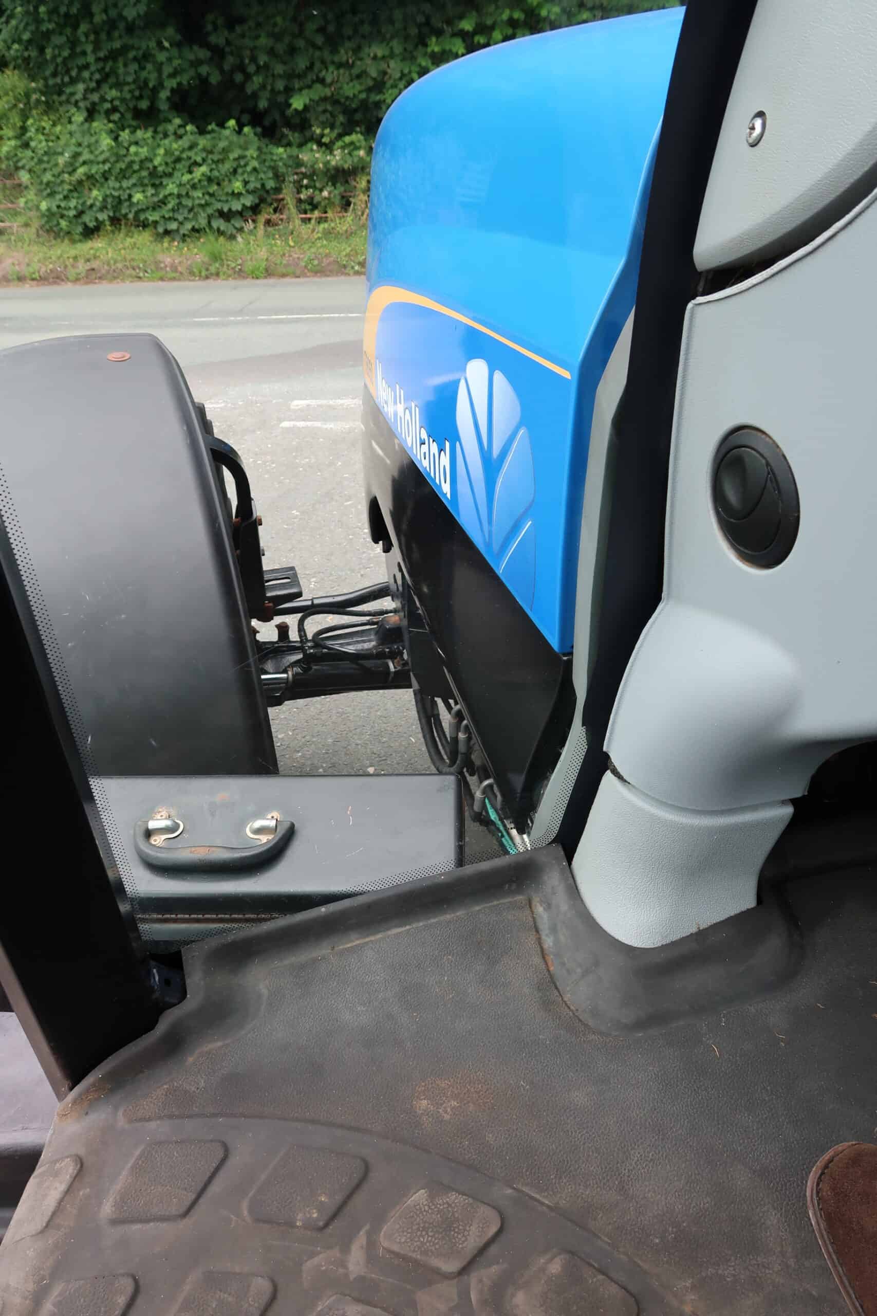 NEW HOLLAND T6050 - Image 22