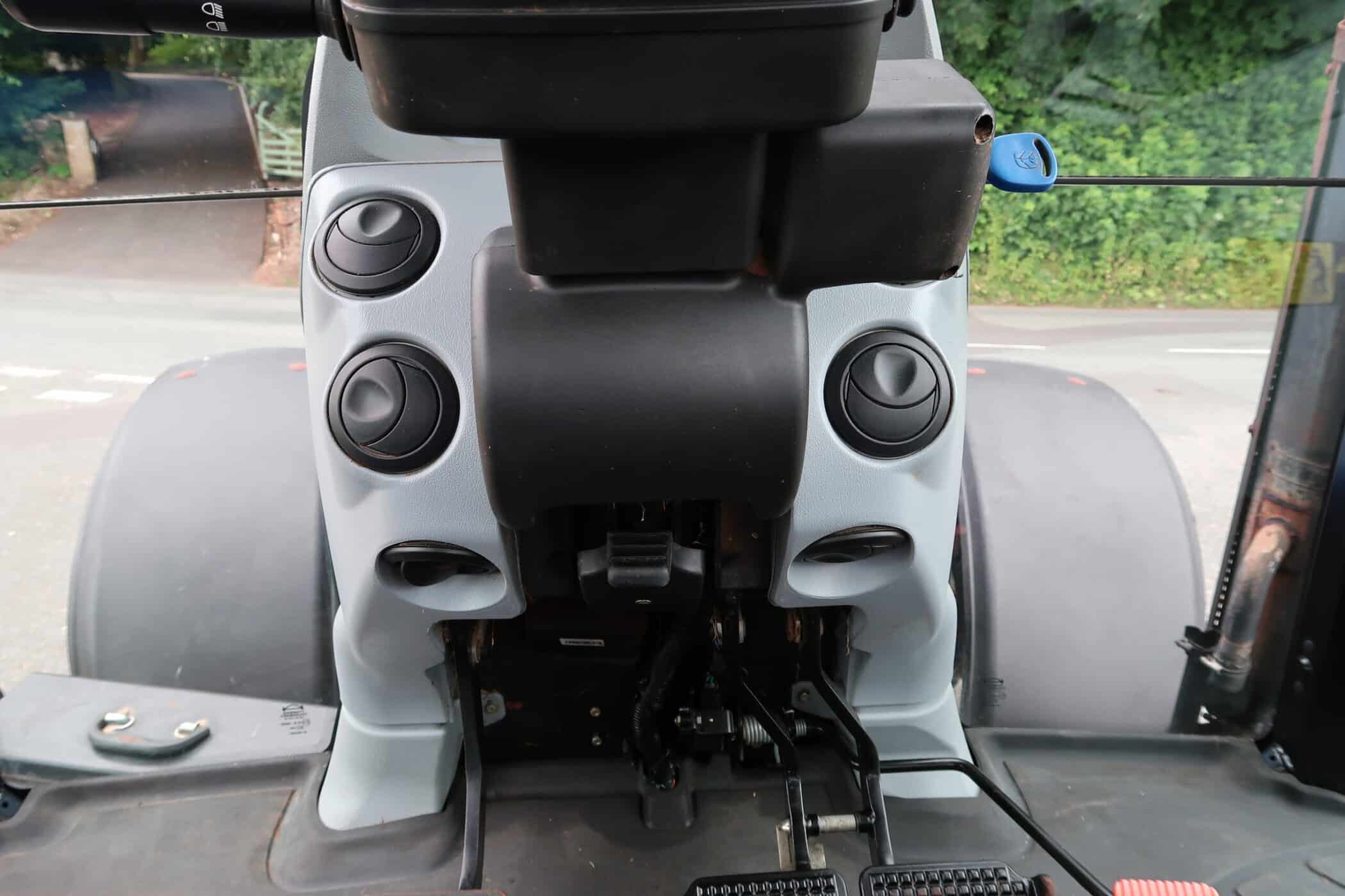 NEW HOLLAND T6050 - Image 23