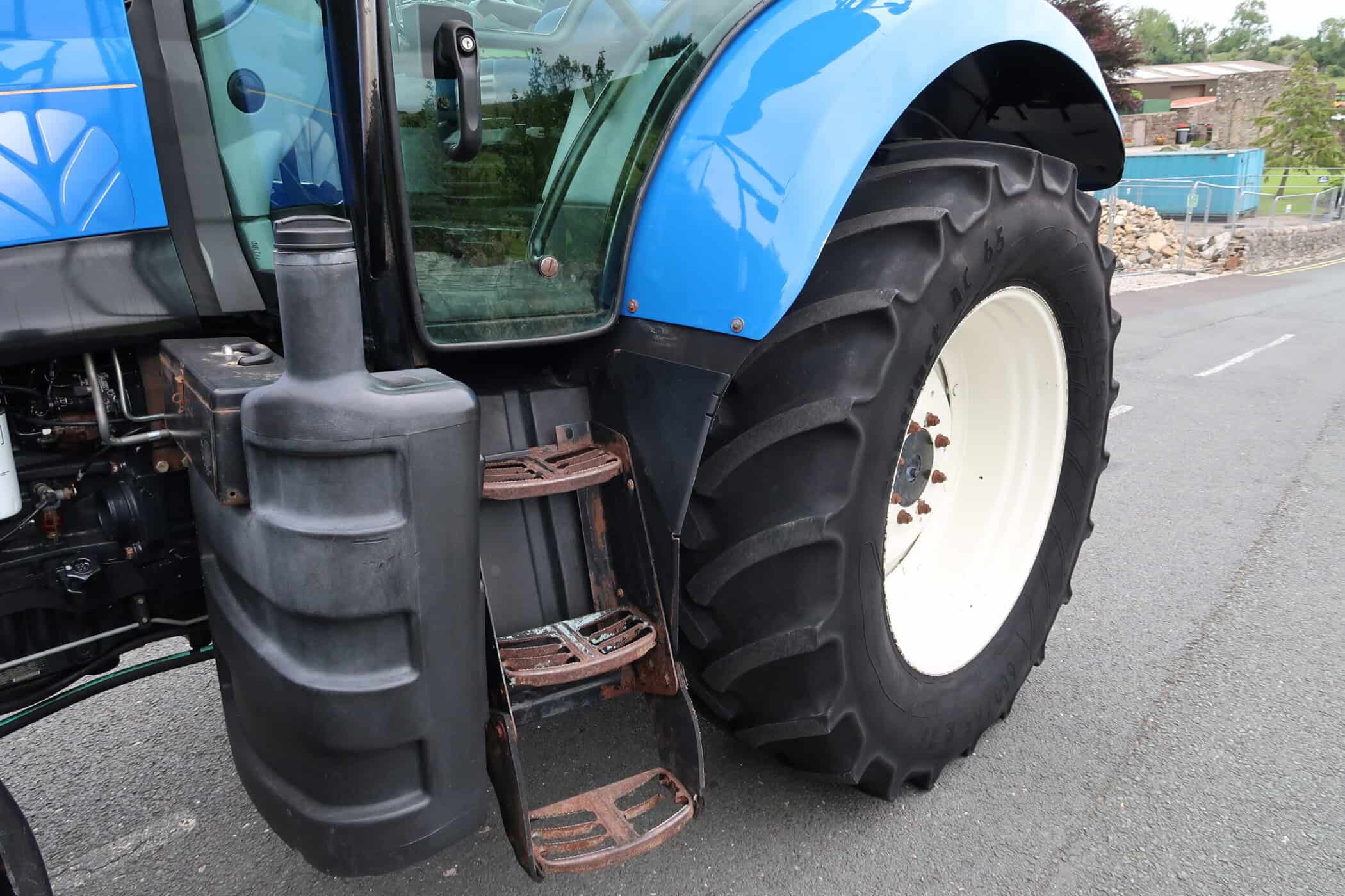 NEW HOLLAND T6050 - Image 25
