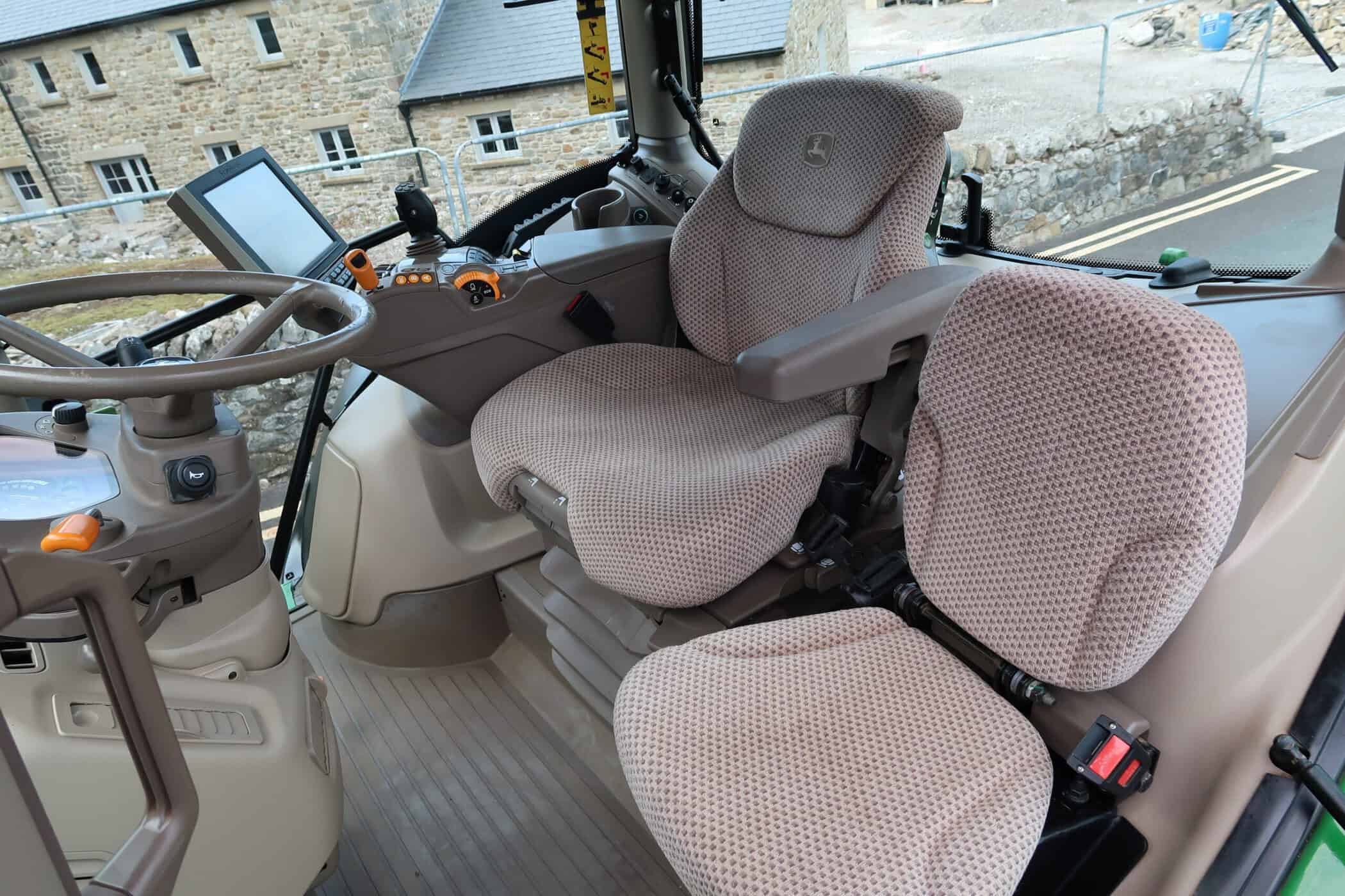 JOHN DEERE 6215R - Image 6
