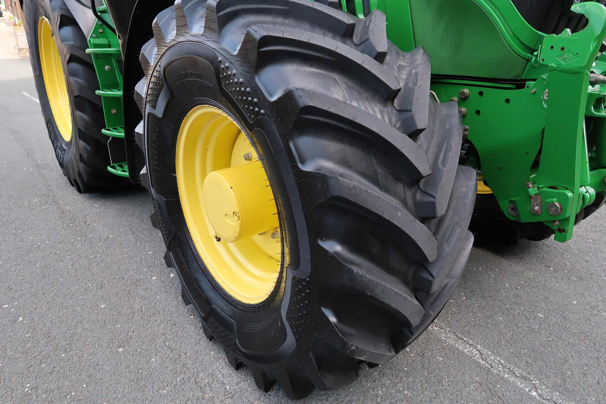 JOHN DEERE 6215R - Image 8