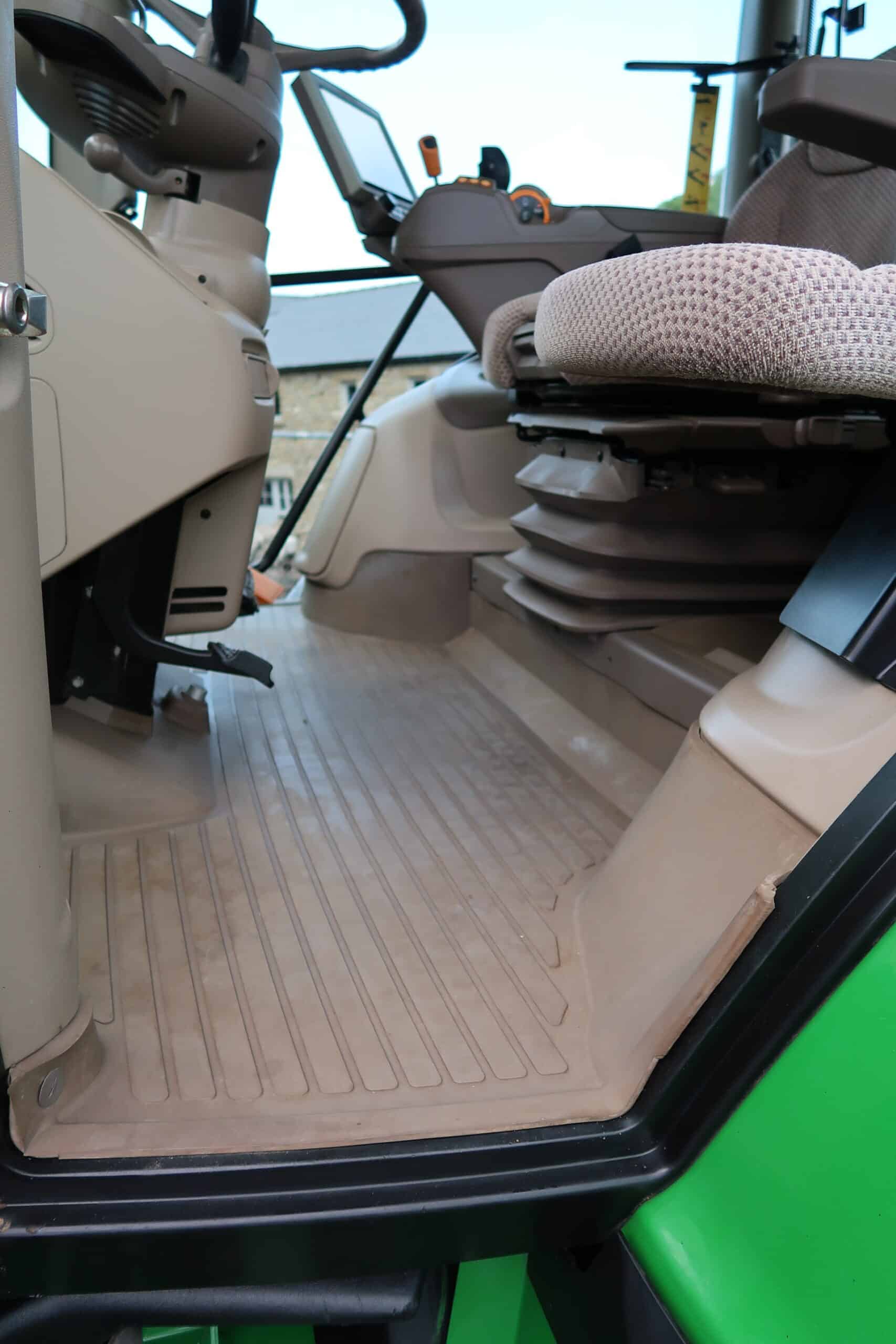 JOHN DEERE 6215R - Image 24