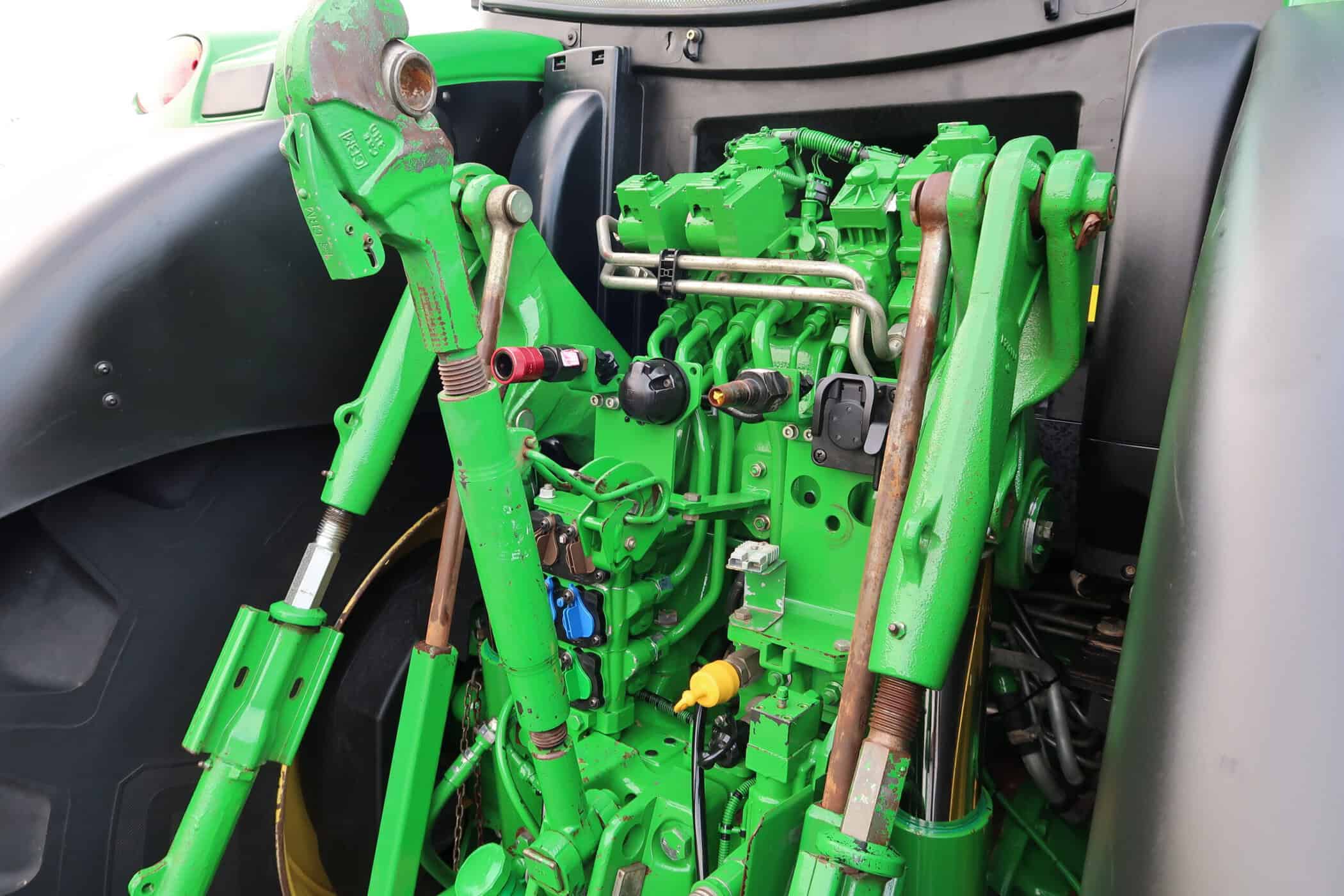 JOHN DEERE 6215R - Image 32