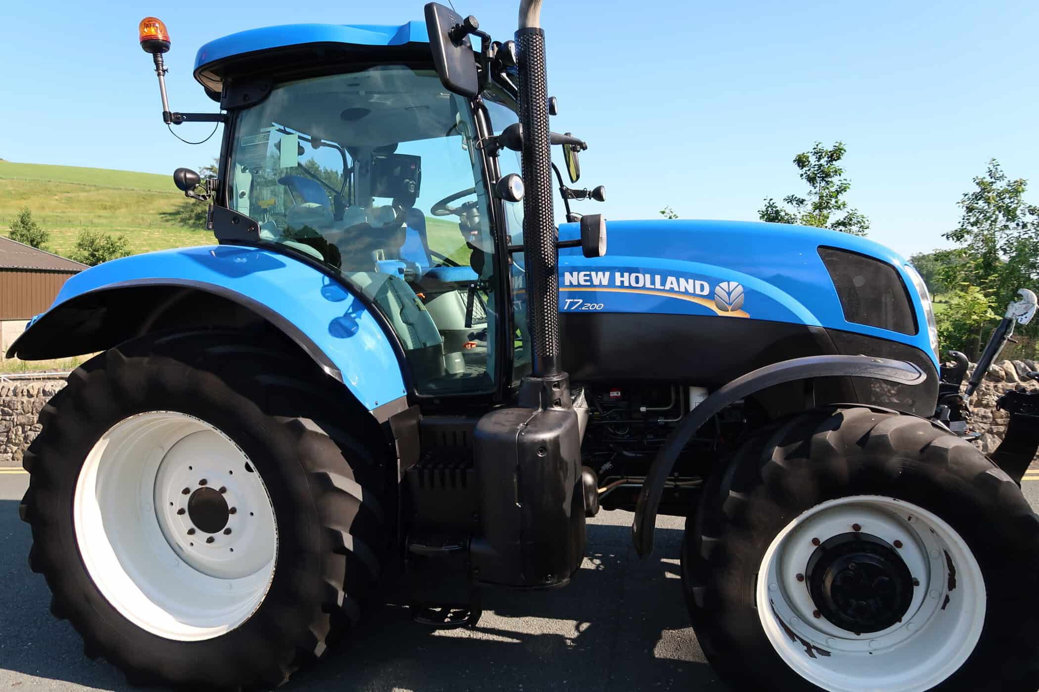 NEW HOLLAND T7.200 - Image 2