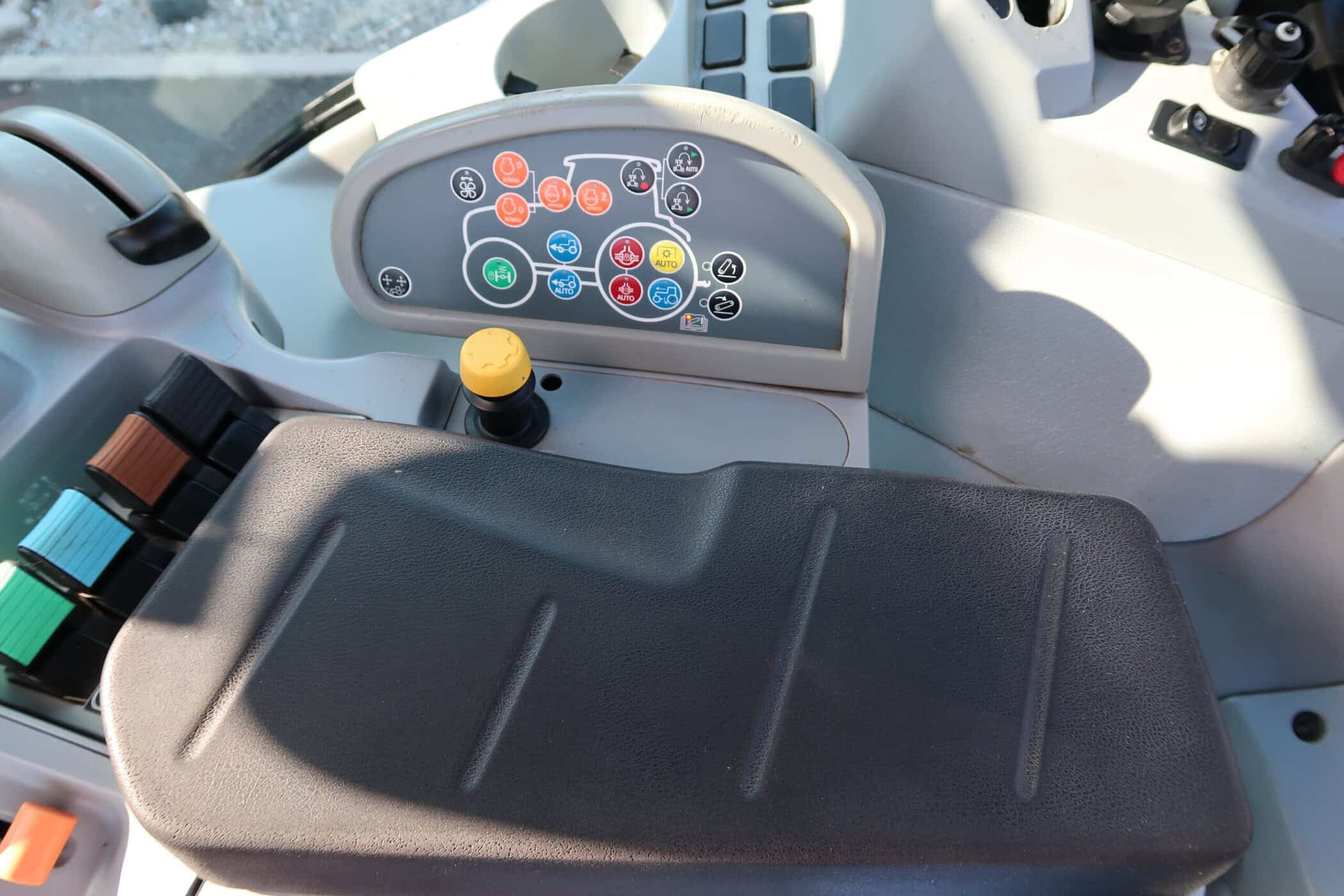 NEW HOLLAND T7.200 - Image 18