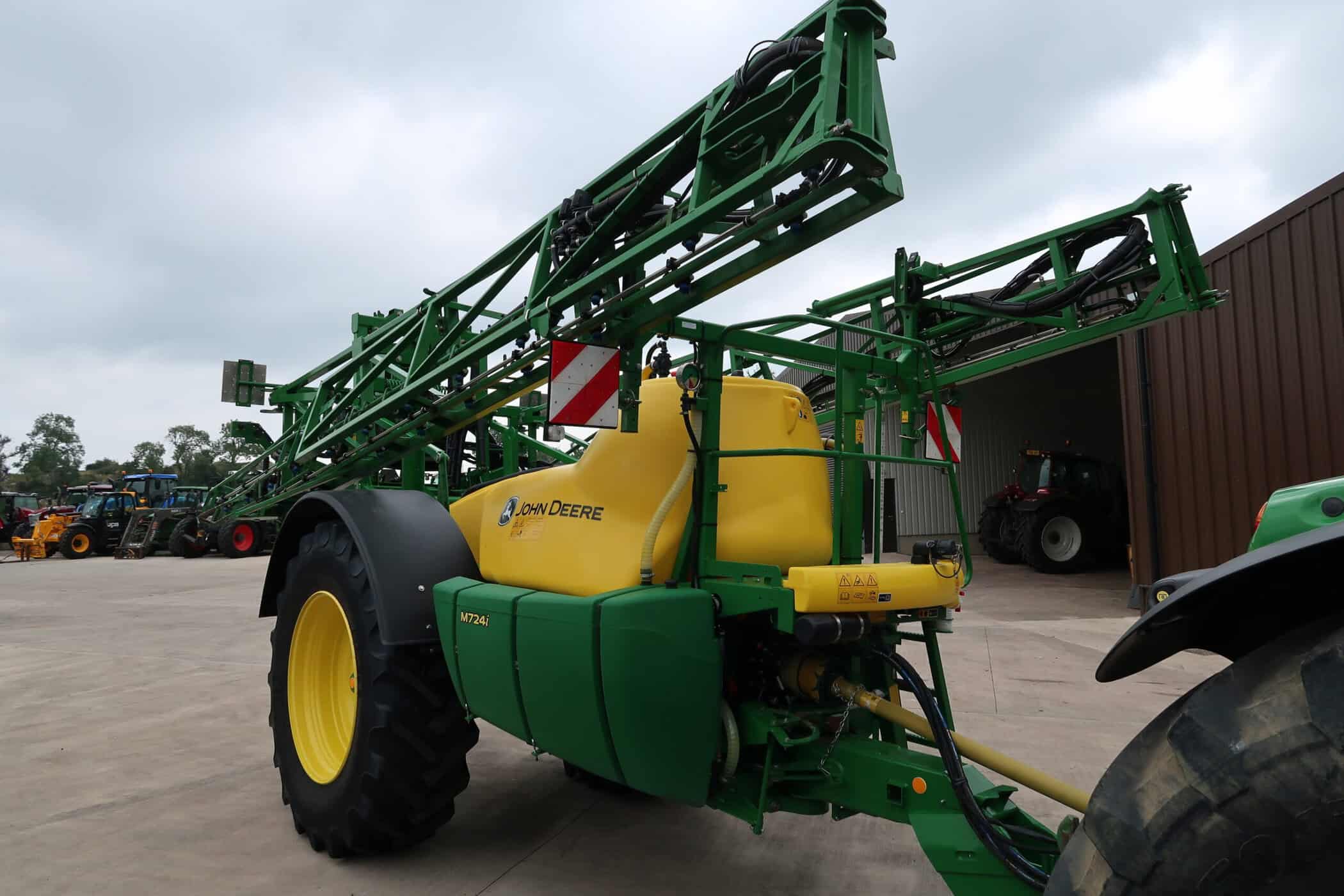 JOHN DEERE M724i