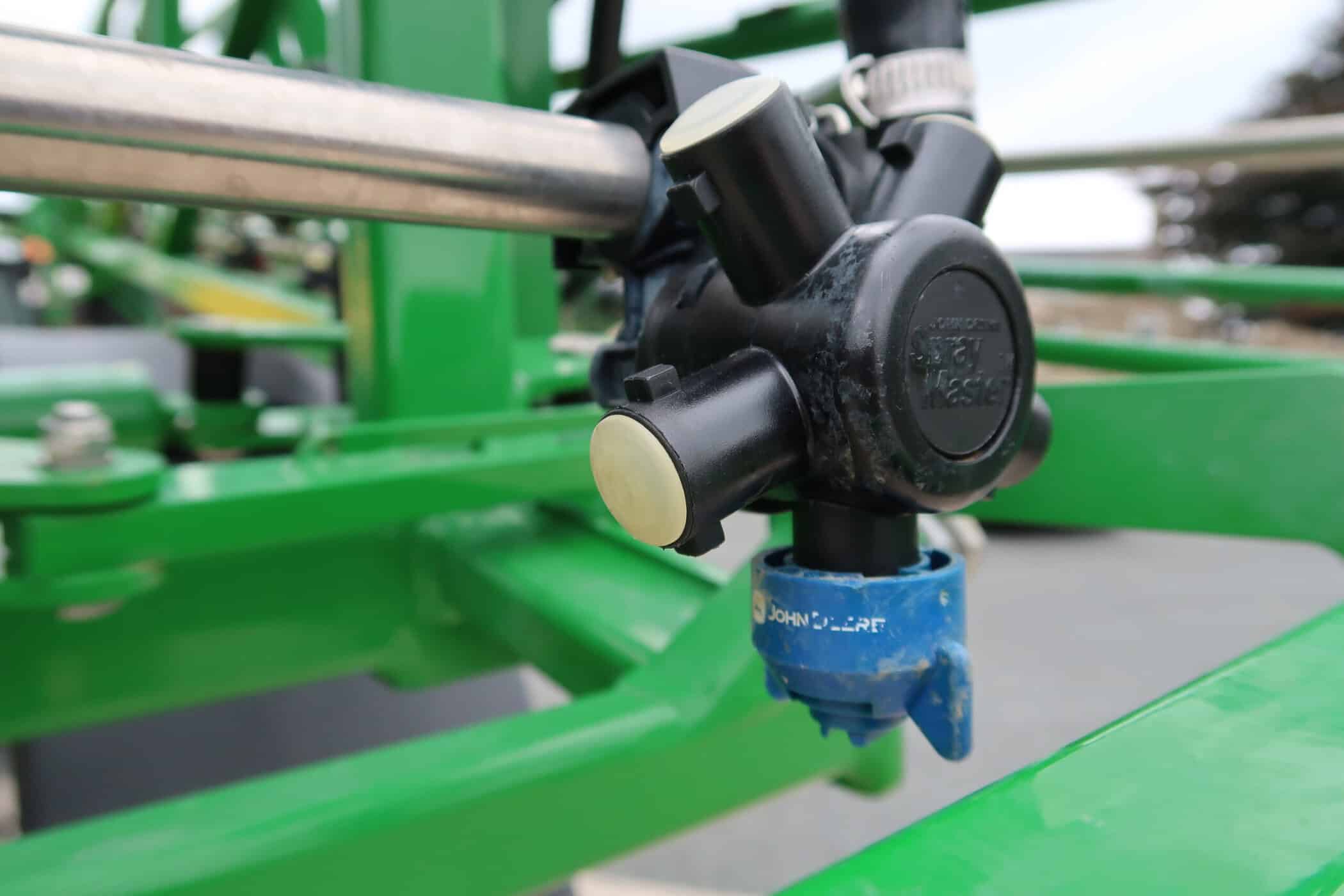 JOHN DEERE M724i - Image 32