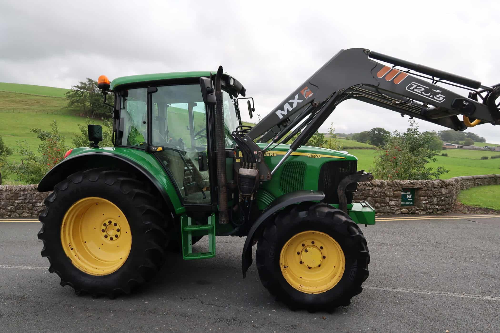 JOHN DEERE 6320 - Image 2
