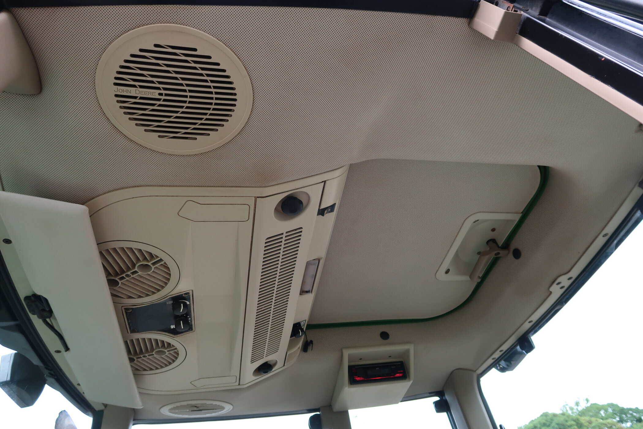 JOHN DEERE 6320 - Image 9