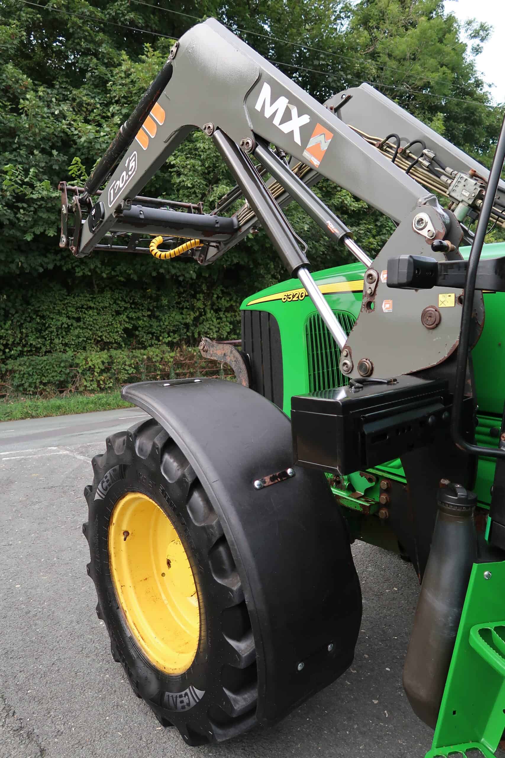 JOHN DEERE 6320 - Image 16