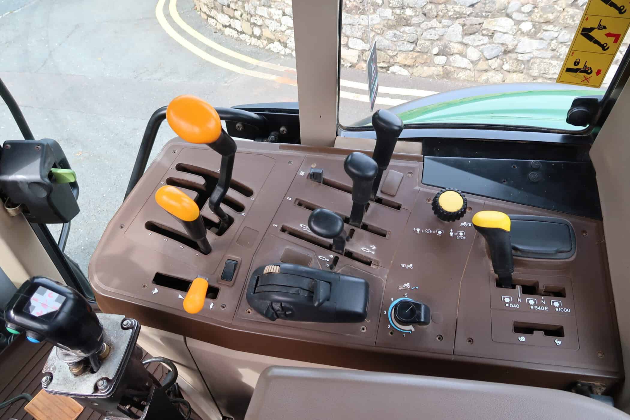 JOHN DEERE 6320 - Image 17