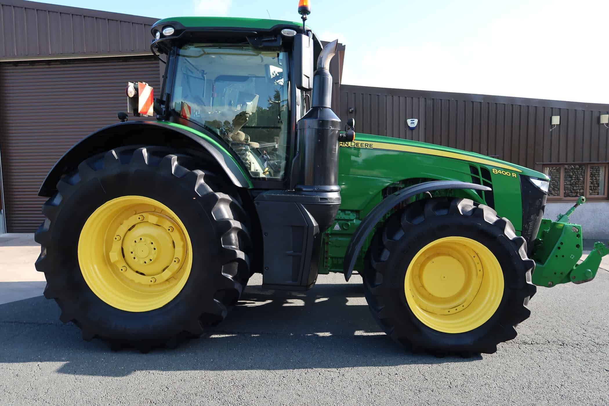 JOHN DEERE 8400R - Image 2