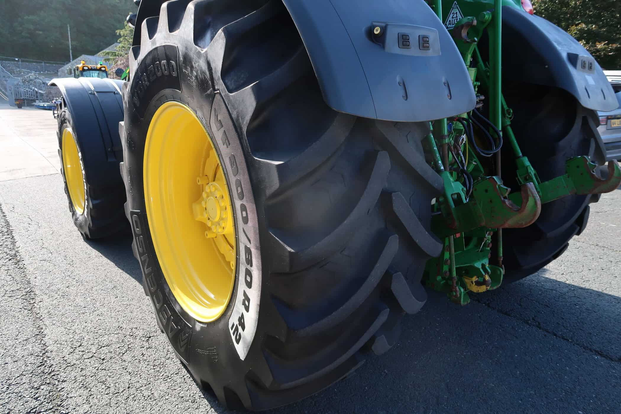 JOHN DEERE 8400R - Image 25