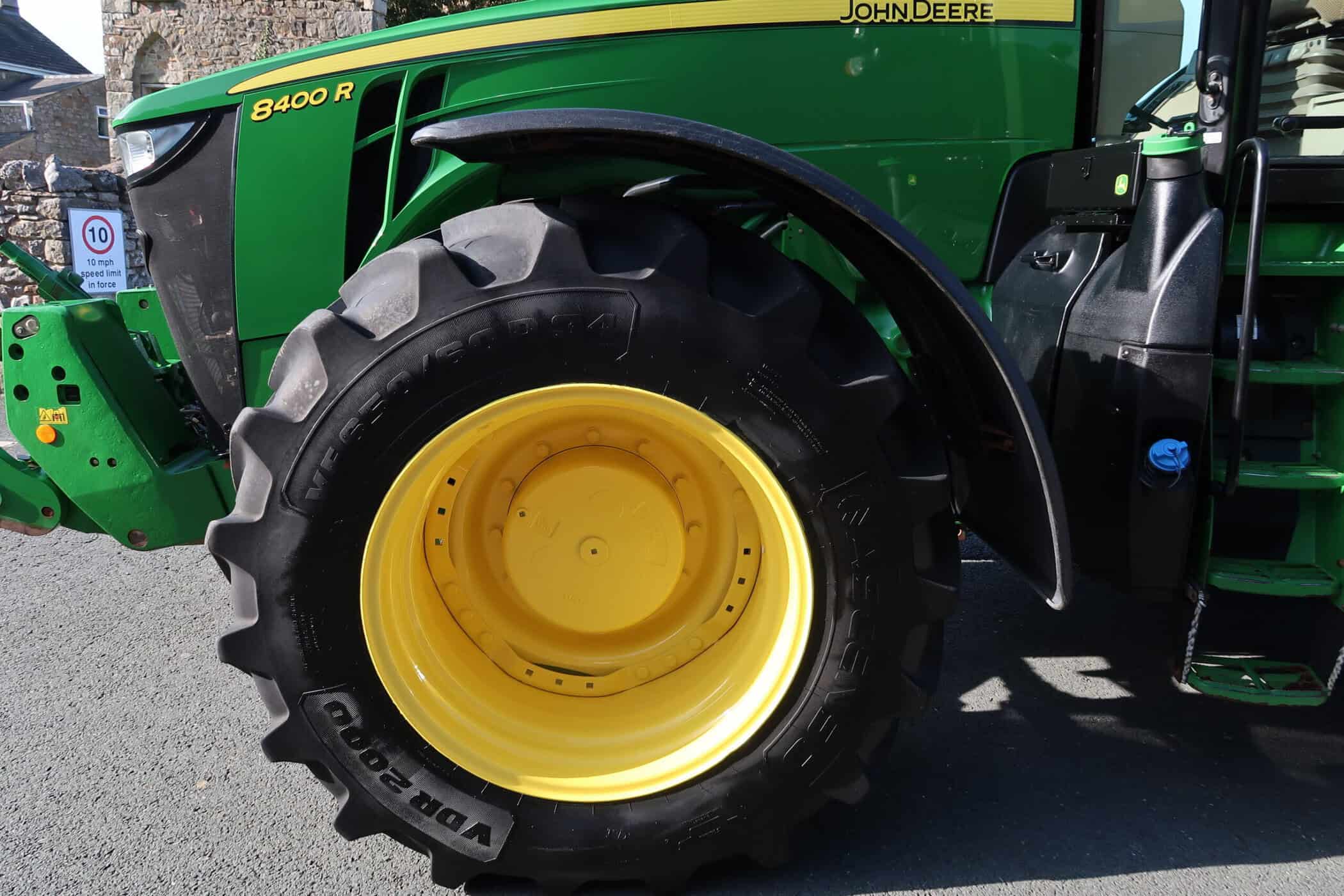 JOHN DEERE 8400R - Image 39