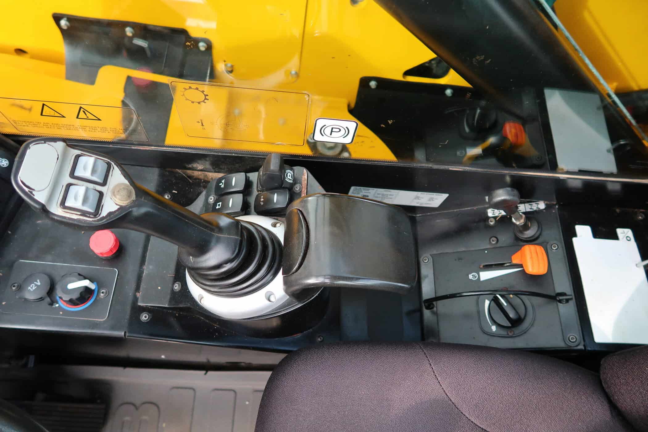 JCB 525-60 Agri Plus - Image 9