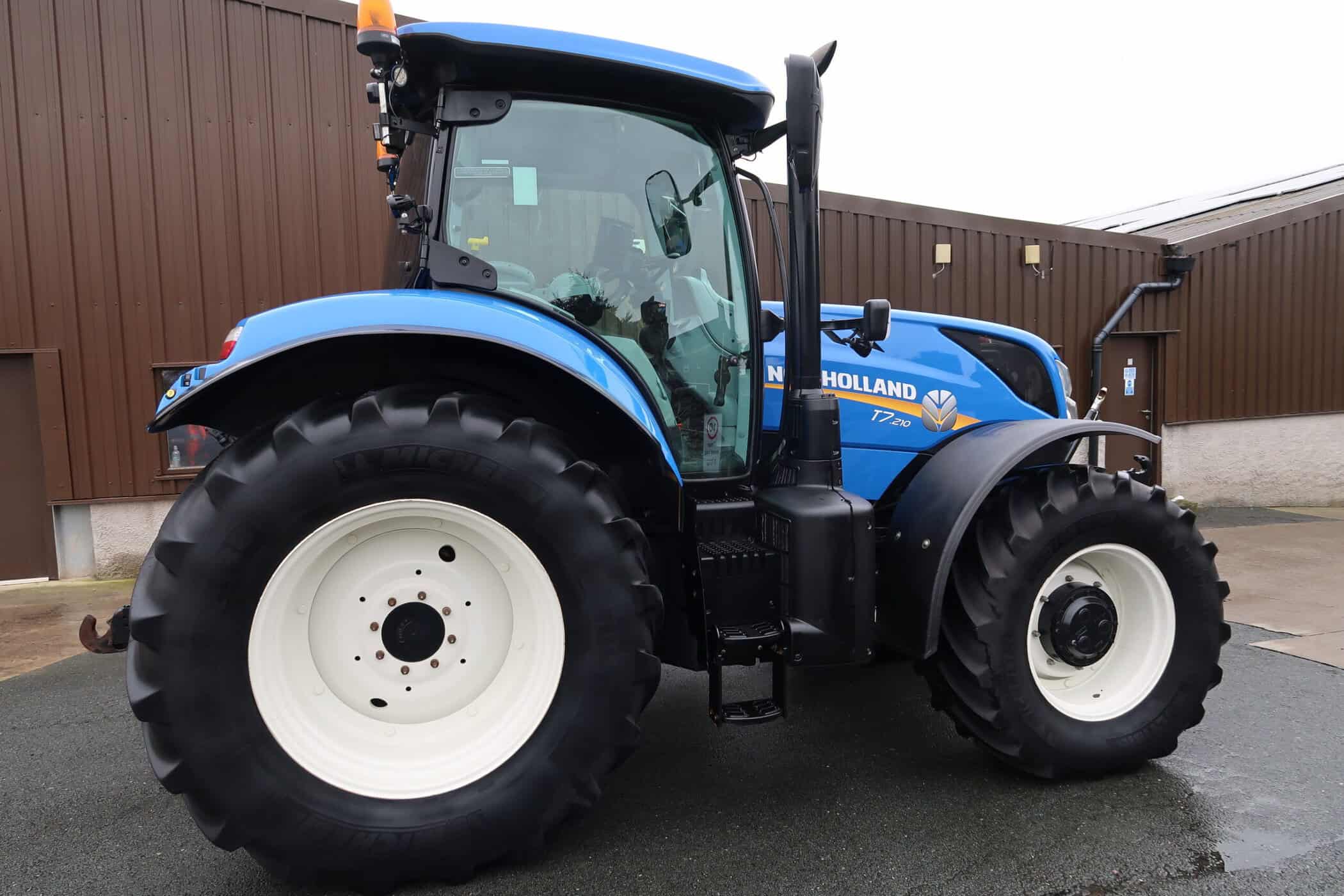 NEW HOLLAND T7.210 - Image 2