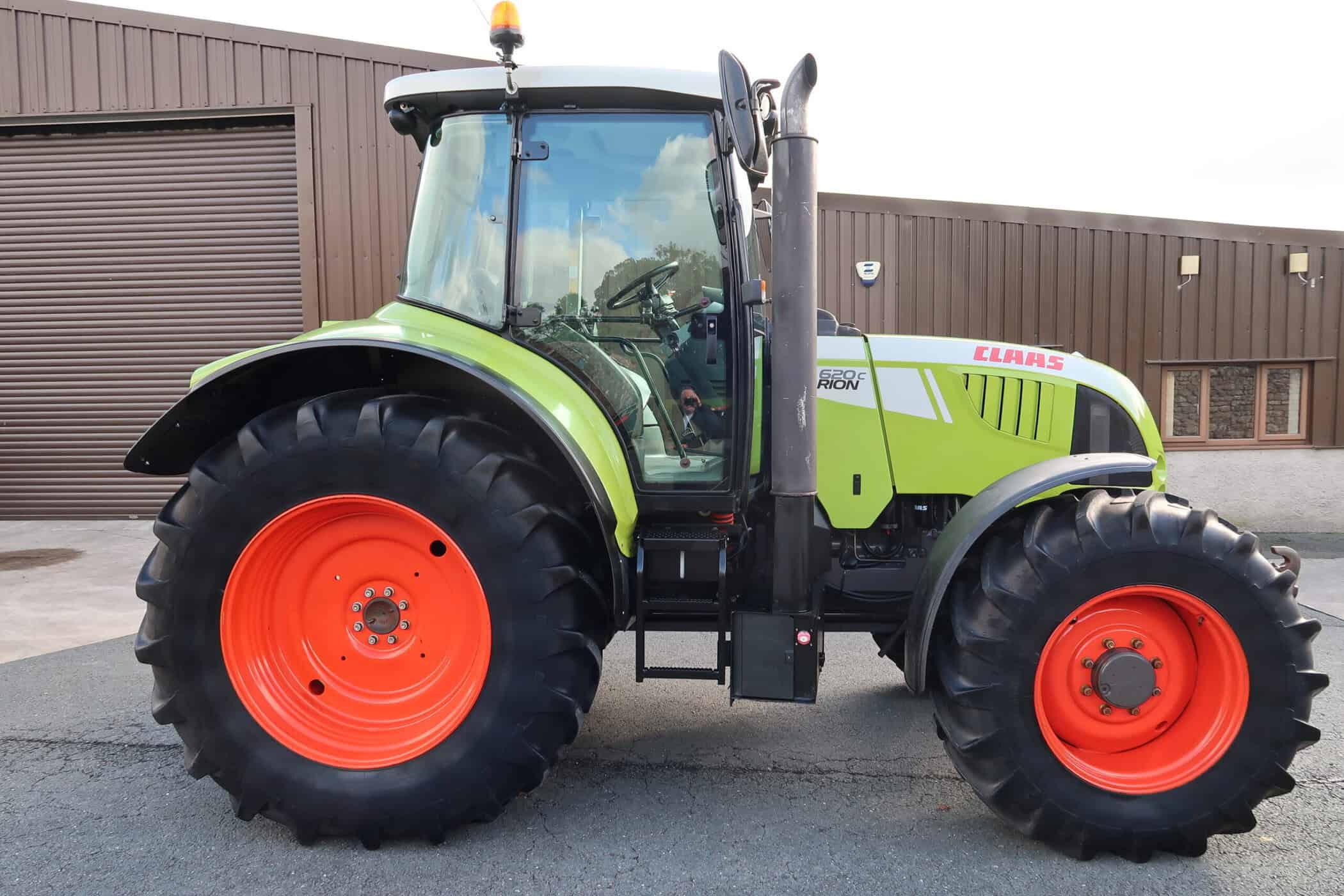 CLAAS ARION 620C - Image 2