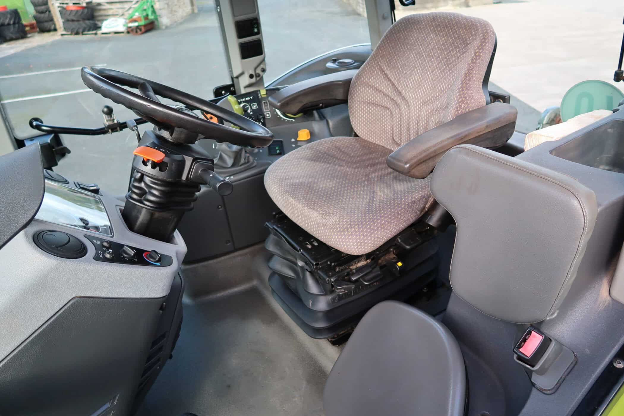 CLAAS ARION 620C - Image 8
