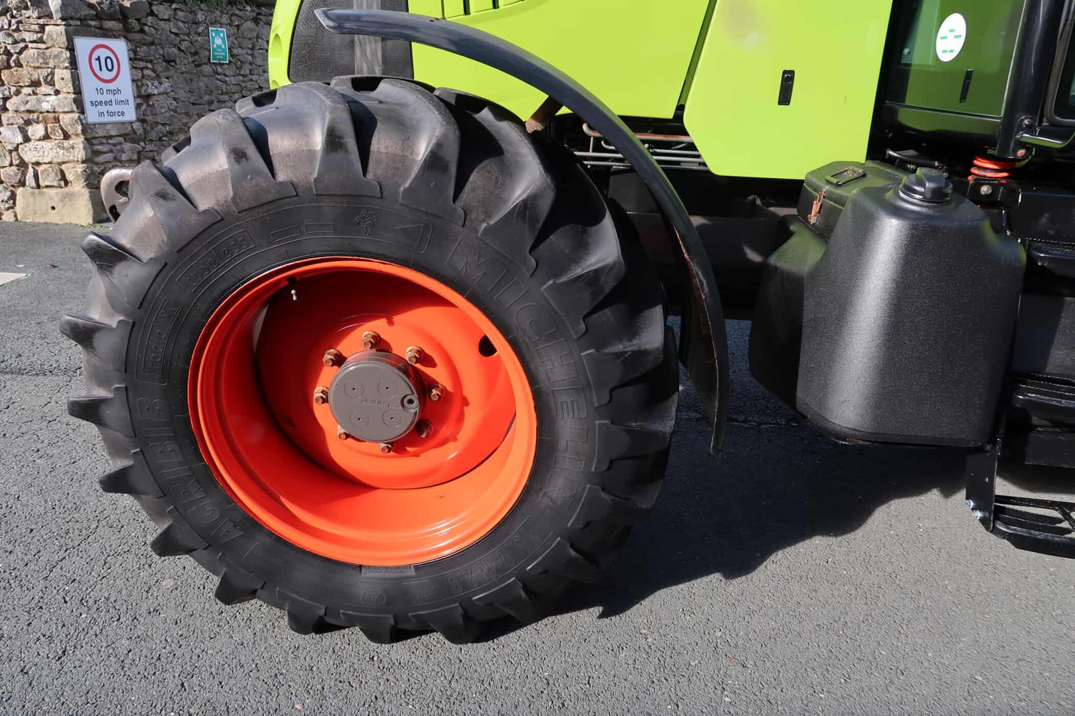 CLAAS ARION 620C - Image 17