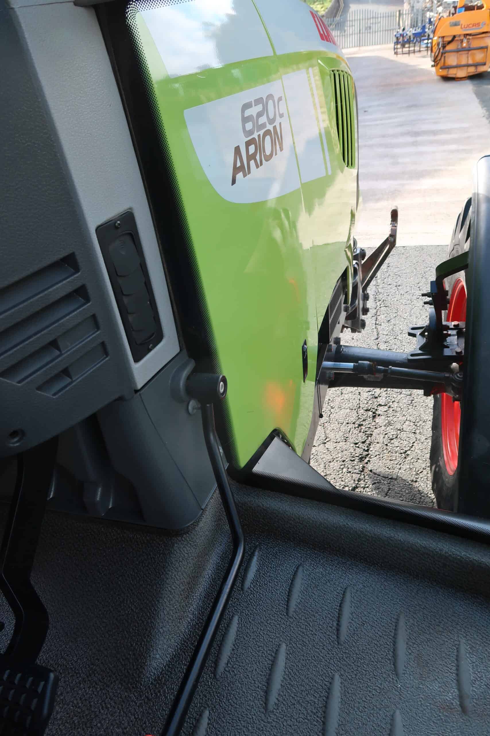 CLAAS ARION 620C - Image 24